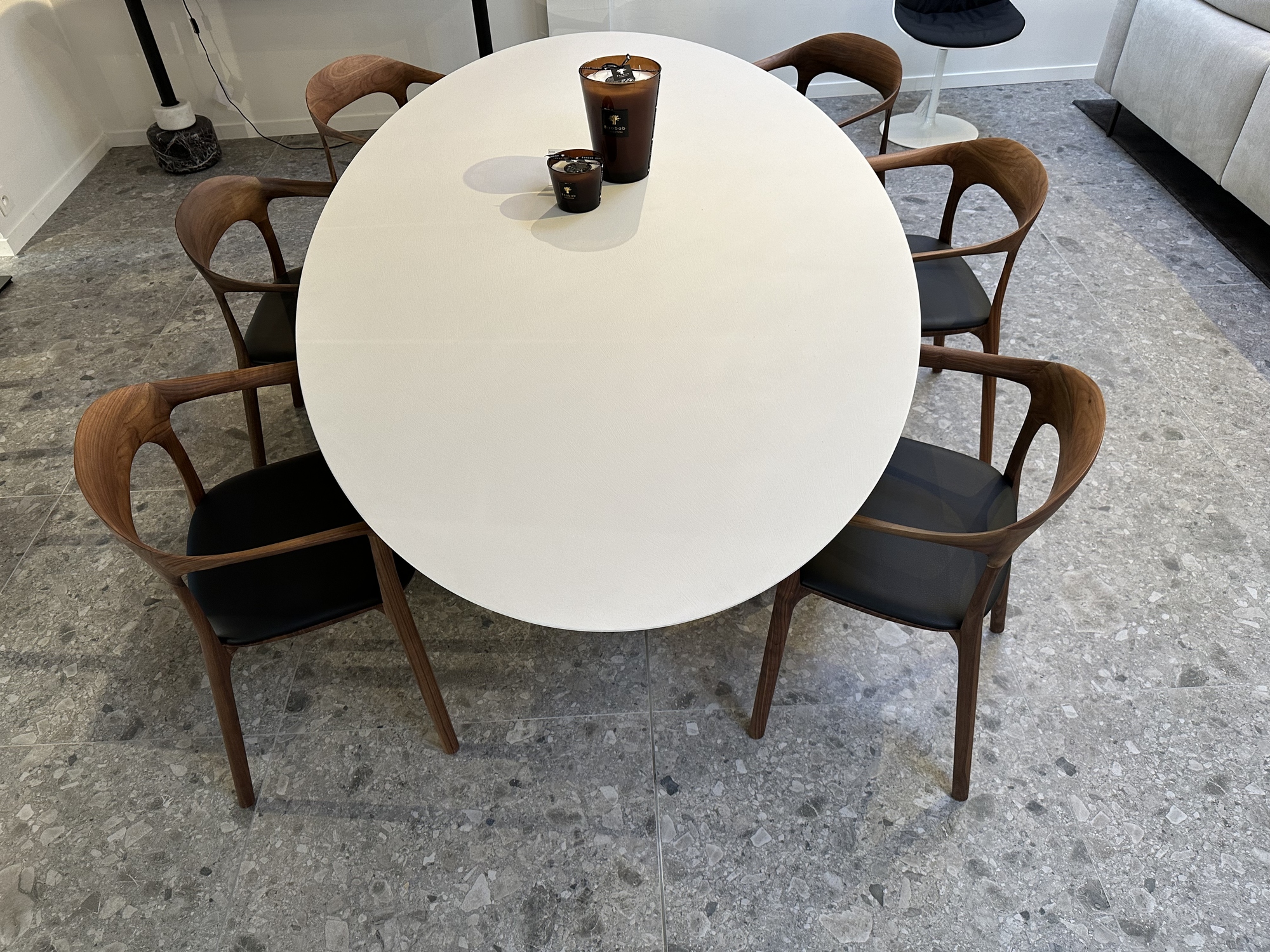 MDF Italia- ovalen tafel NVL van Jean Nouvel