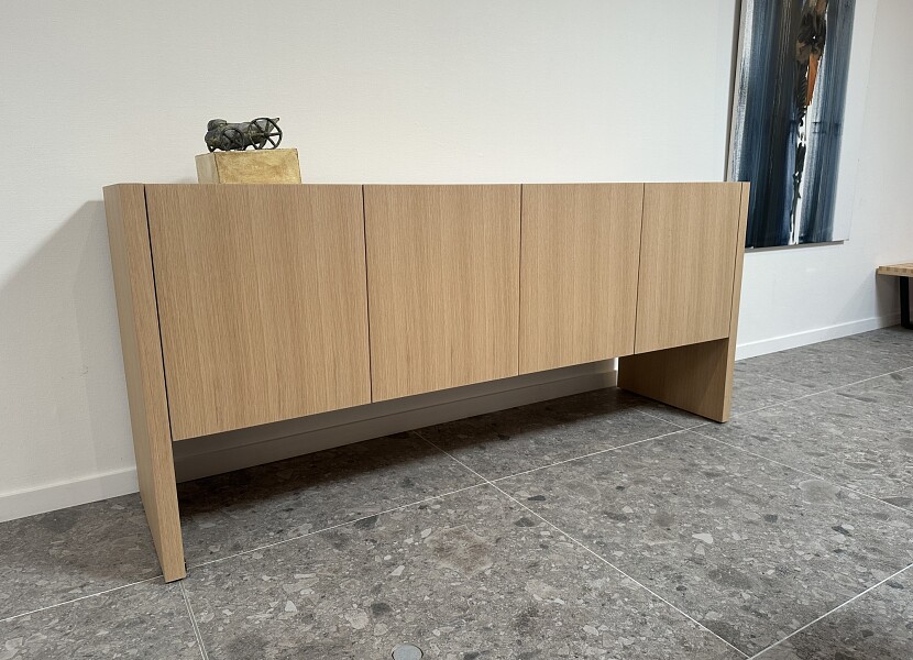Emmemobili- 4 deurs kast massief eik (180x48xh80cm) - 55%