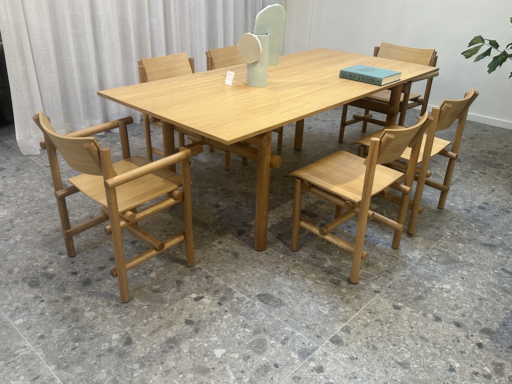 Knoll- eettafel Muecke Wood Collection met 4 stoelen en 2 armstoelen