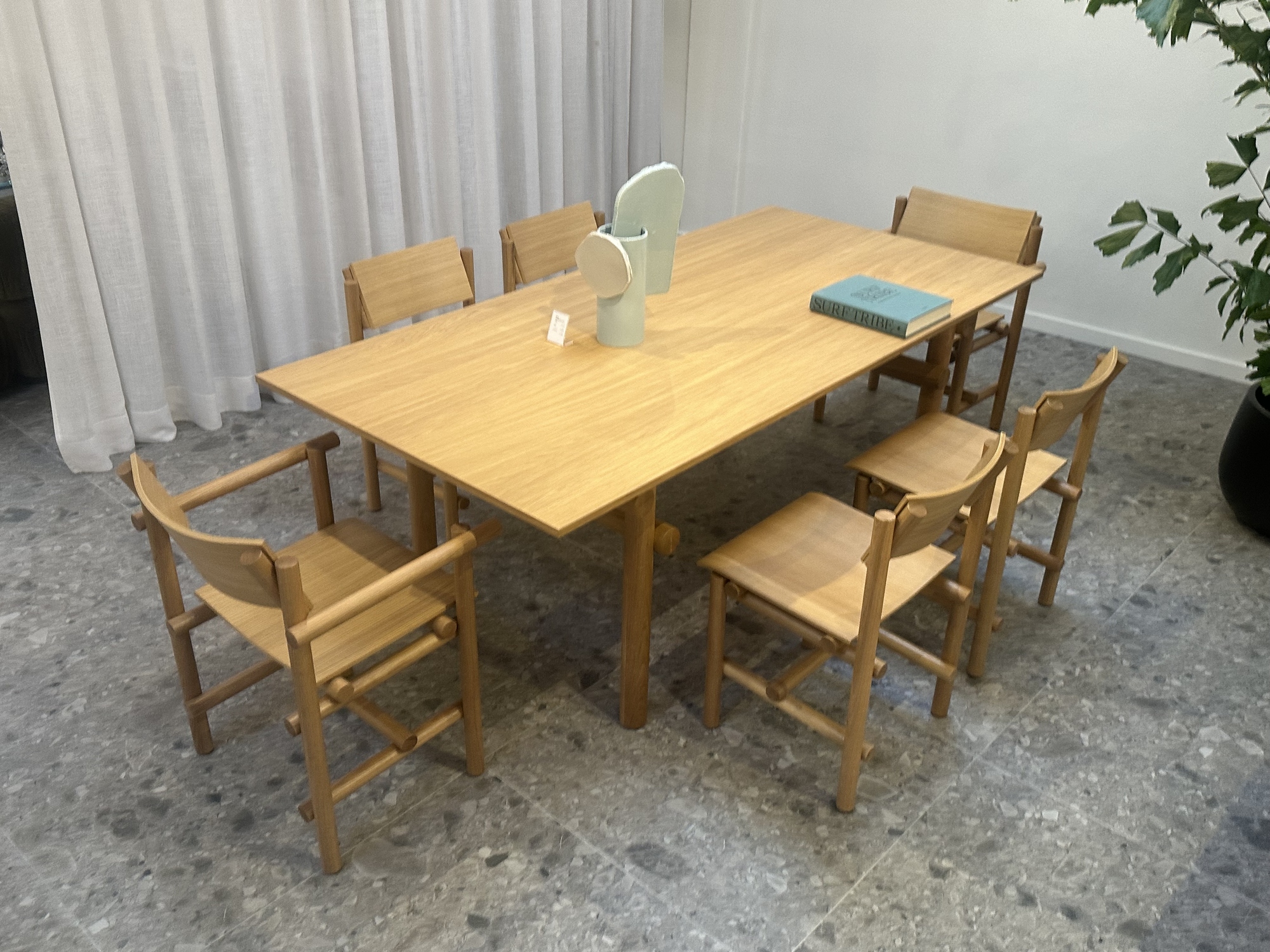 Knoll- eettafel Muecke Wood Collection met 4 stoelen en 2 armstoelen