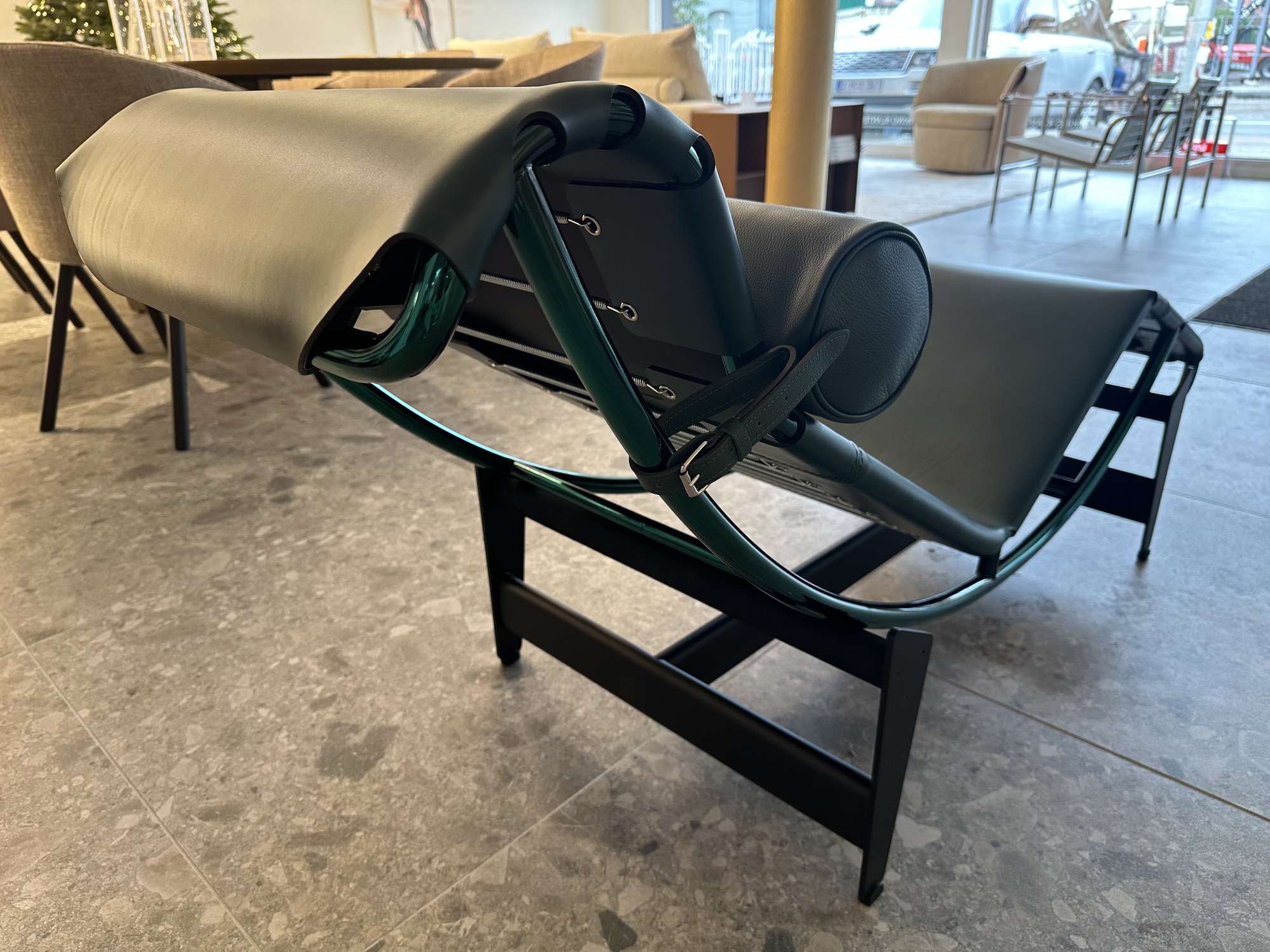 Cassina - LC4-60 limited edition  ontwerp 1928 Le Corbusier