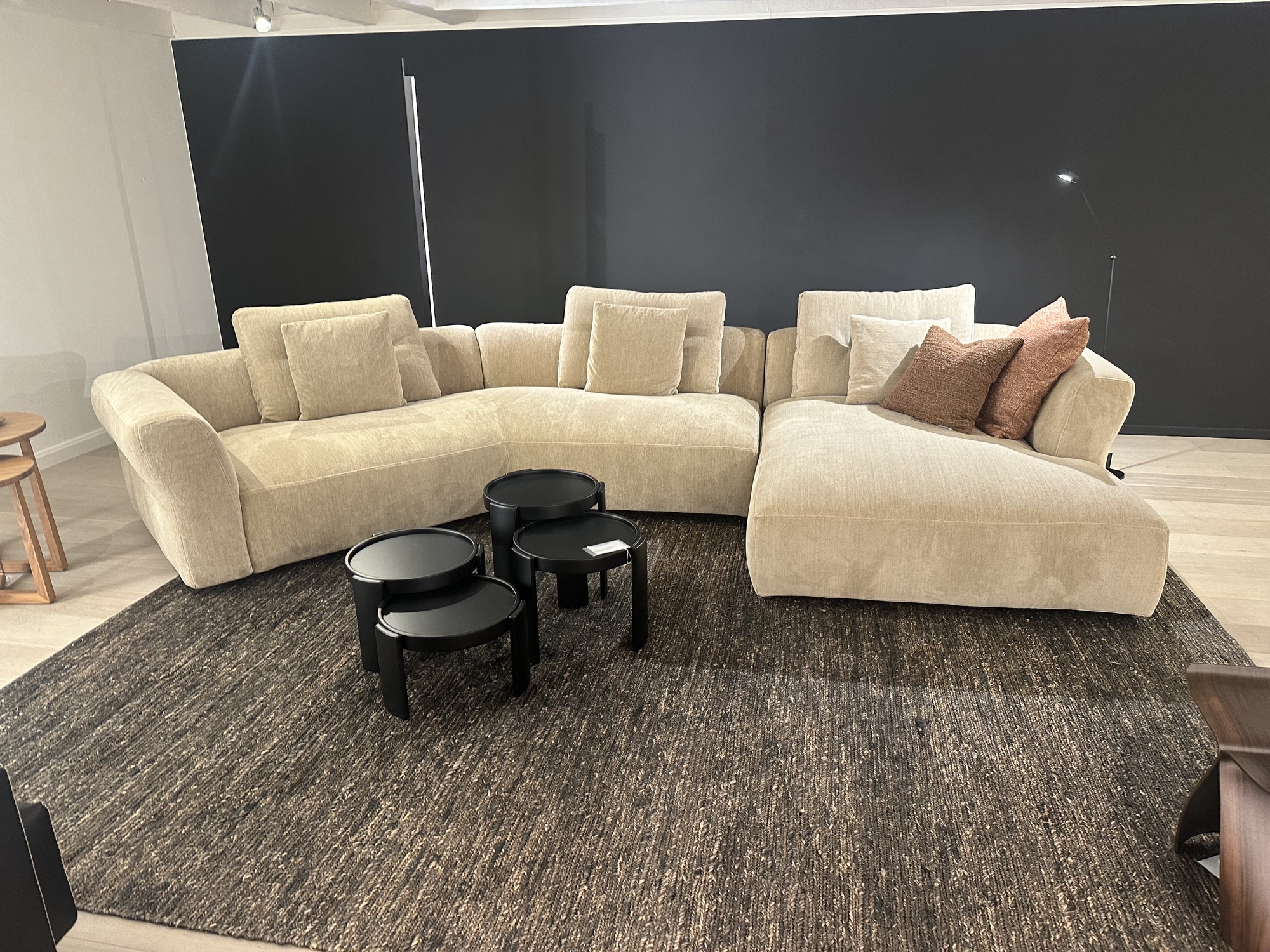 Cassina-zitopstelling Sengu Bold in stof Fox