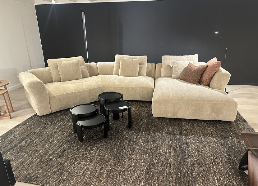 Cassina-zitopstelling Sengu Bold in stof Fox  -30%