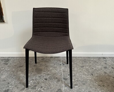 Arper- stoel Catifa 46 in stof vilt Divina -60%