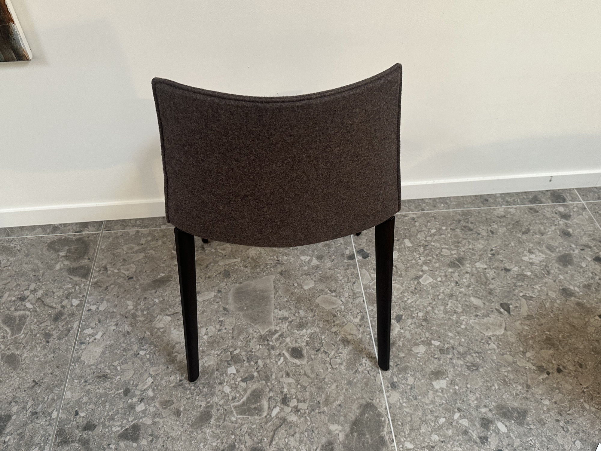 Arper- stoel Catifa 46 in stof vilt Divina