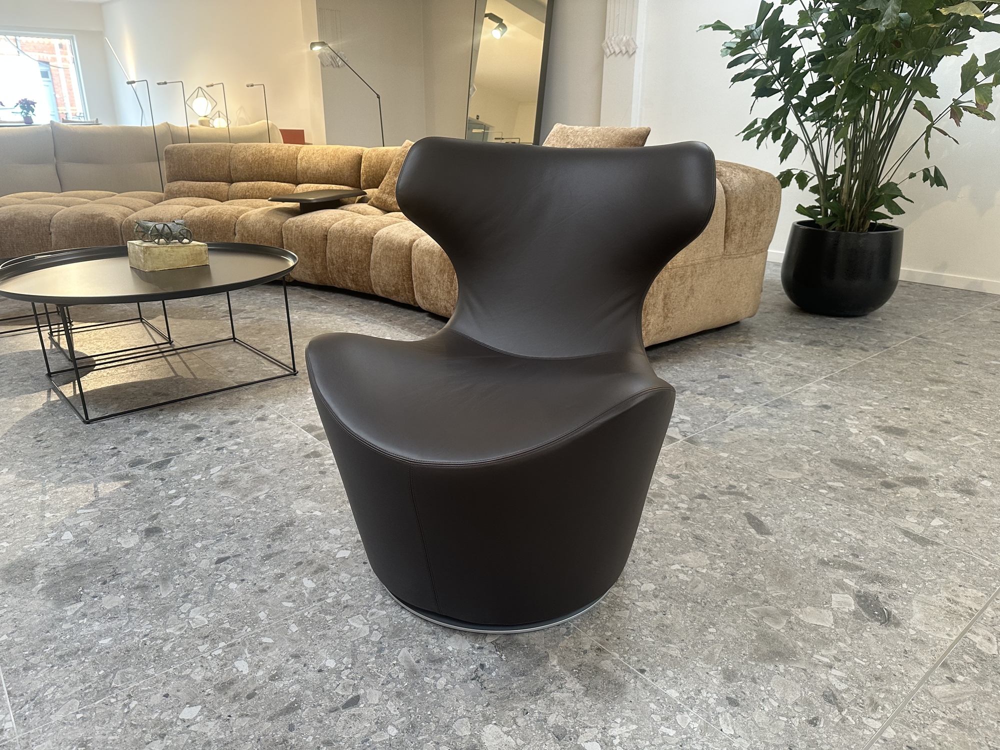 B&B Italia-draaibare zetel Picola in bruin leder