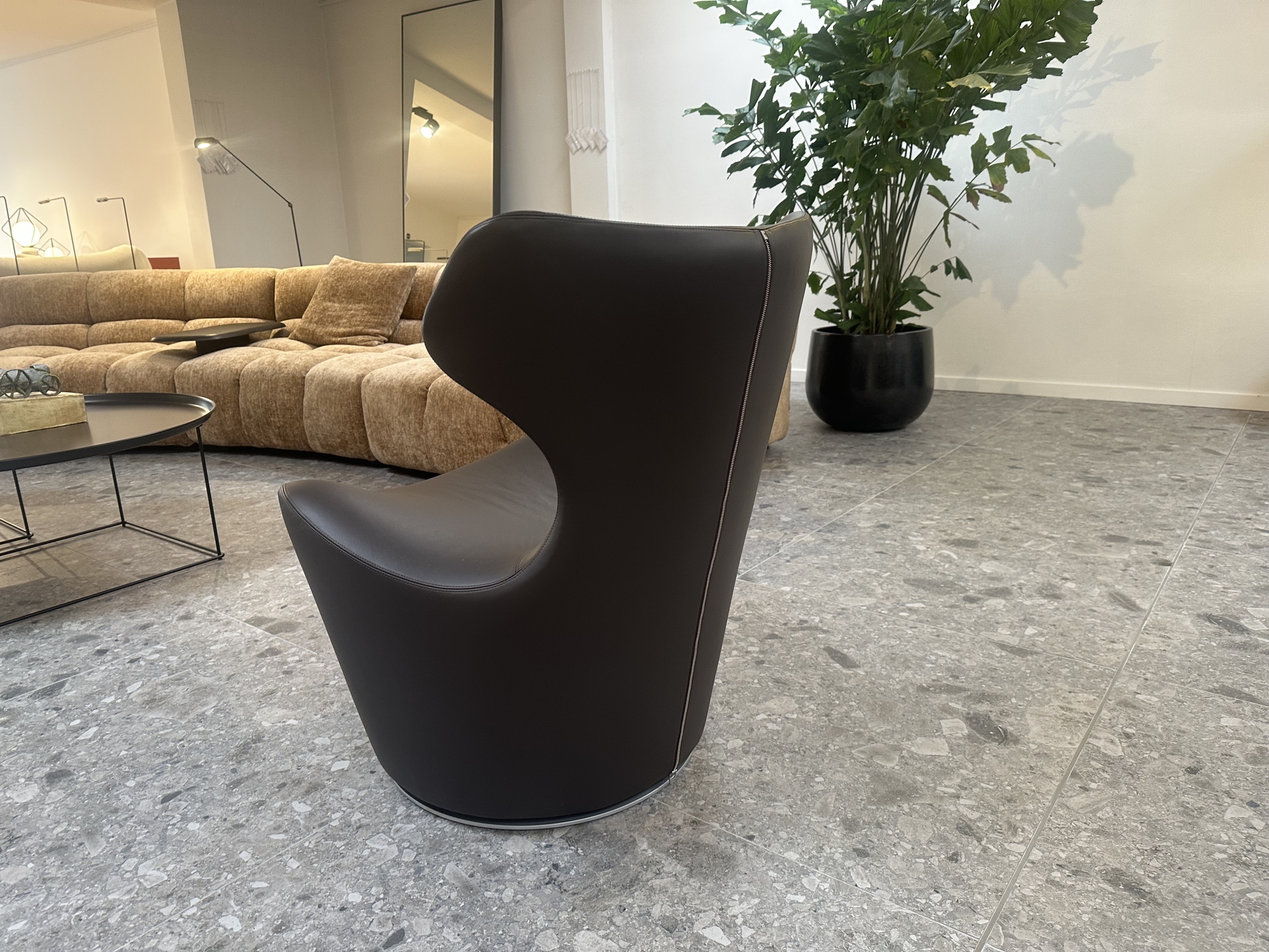 B&B Italia-draaibare zetel Picola in bruin leder