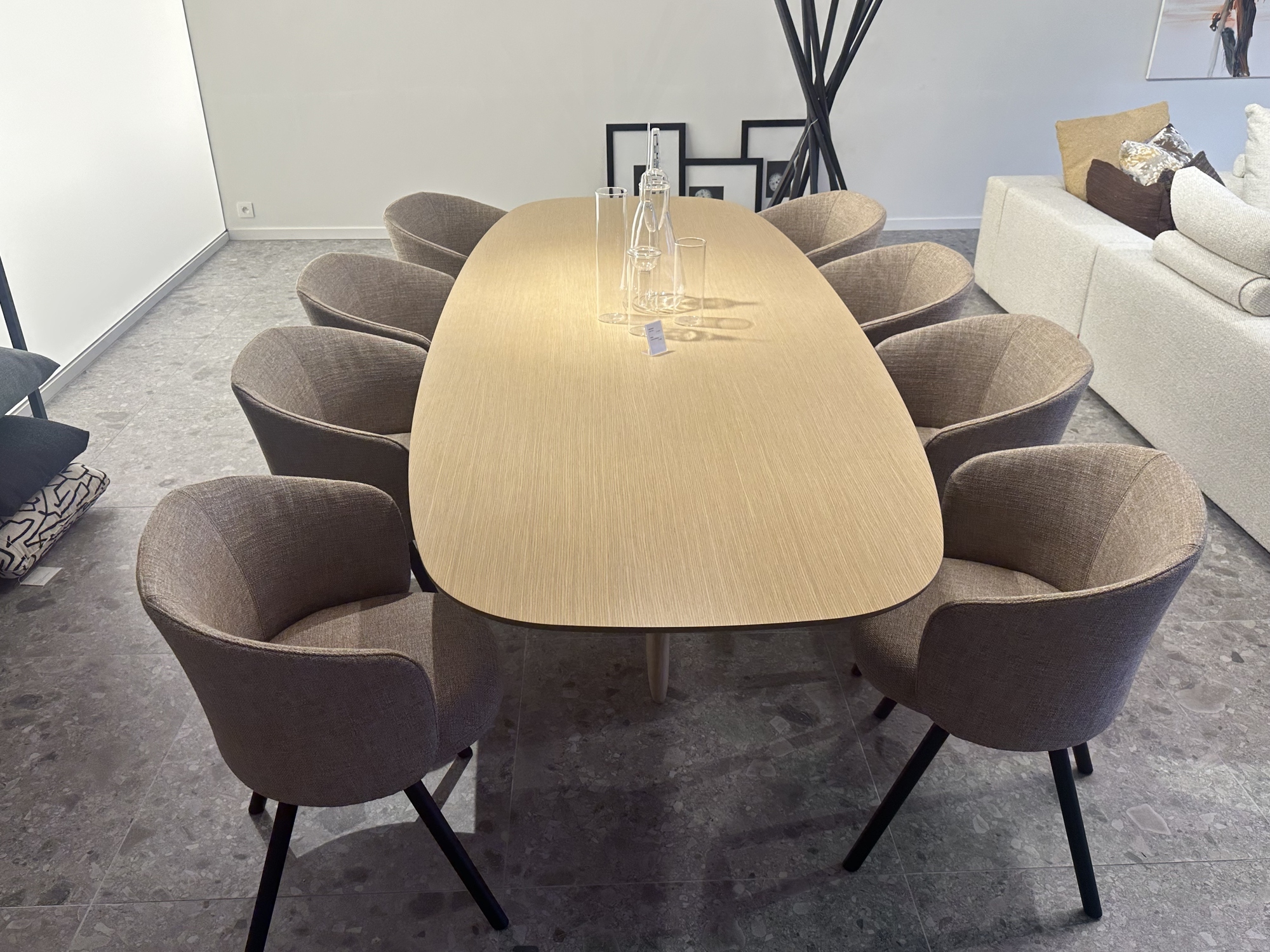 Kristalia-eettafel Pala in essen getint europese eik