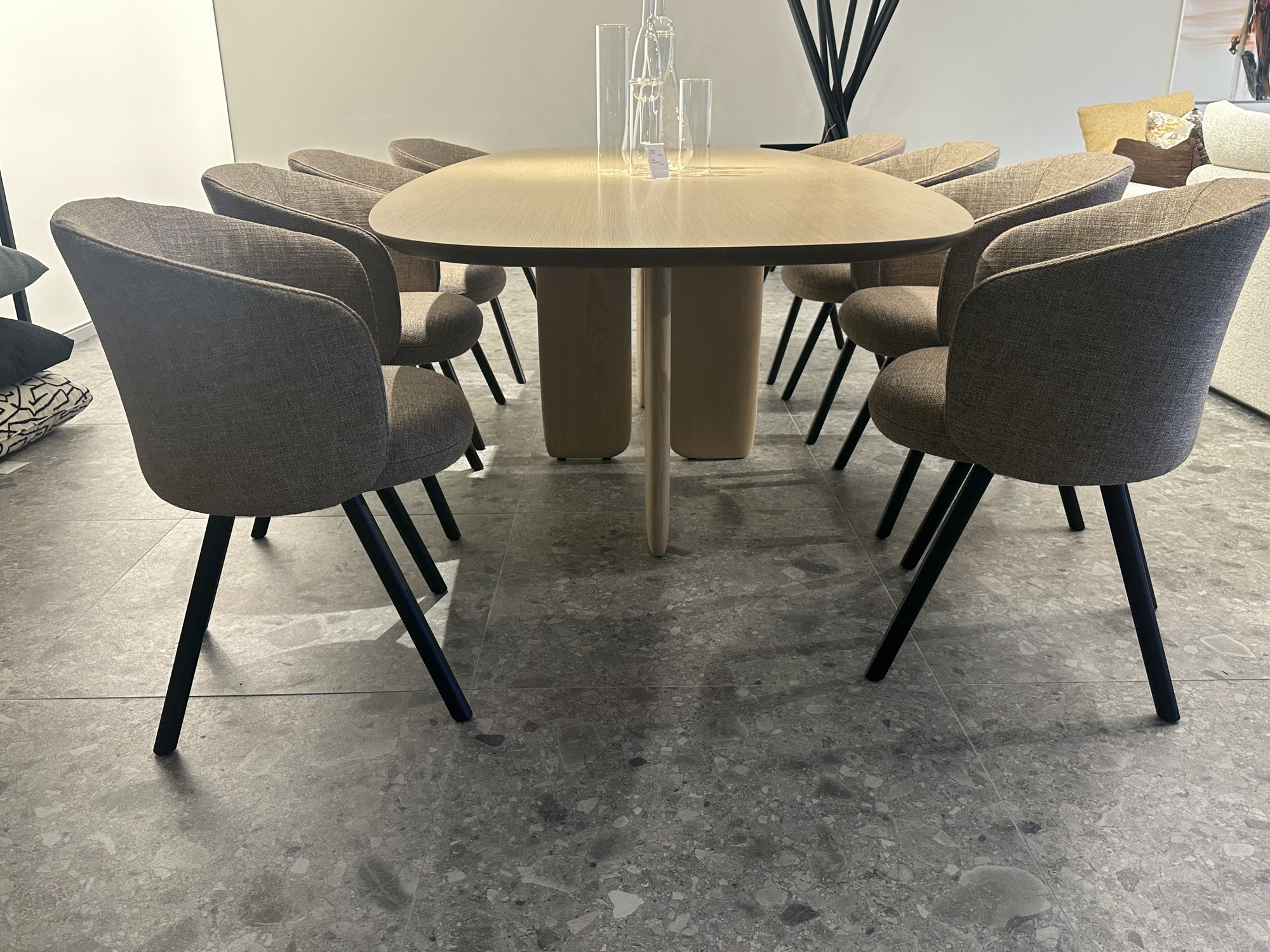 Kristalia-eettafel Pala in essen getint europese eik