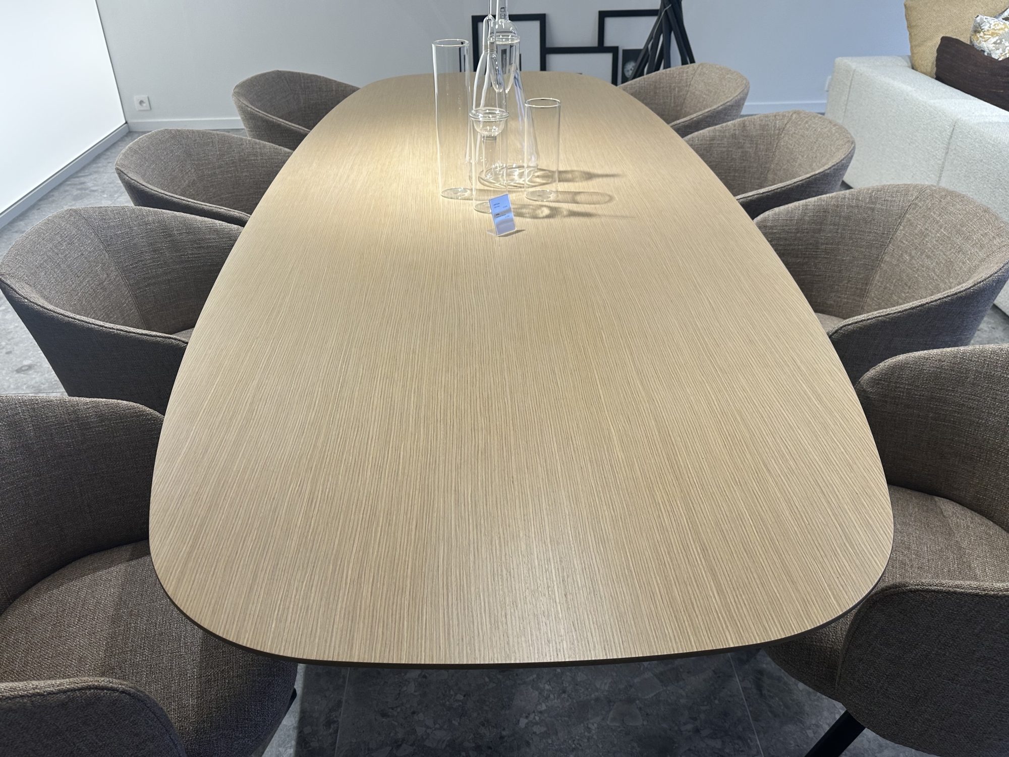 Kristalia-eettafel Pala in essen getint europese eik