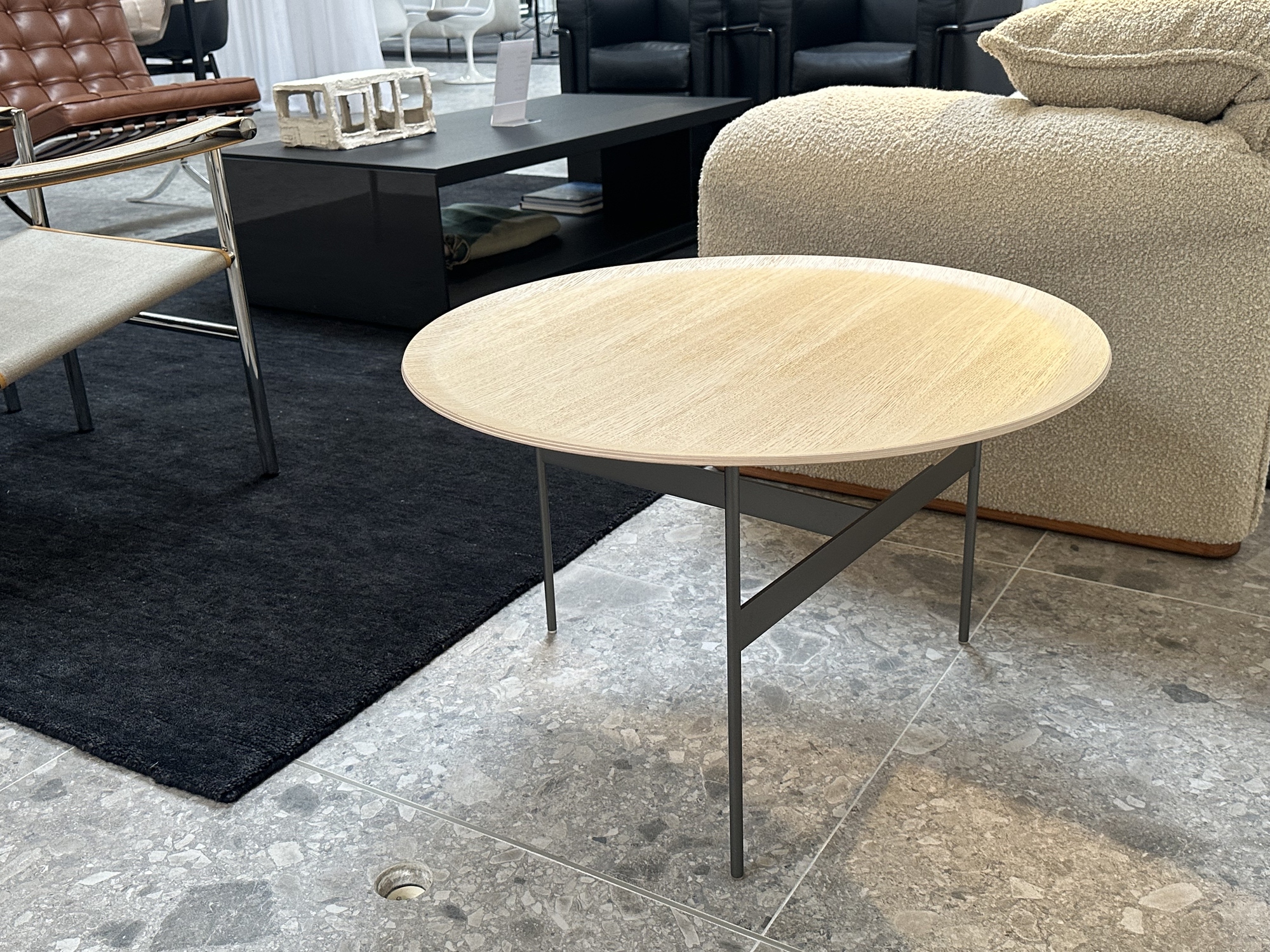 B&B Italia-bijzettafel rond eik natuur Formiche