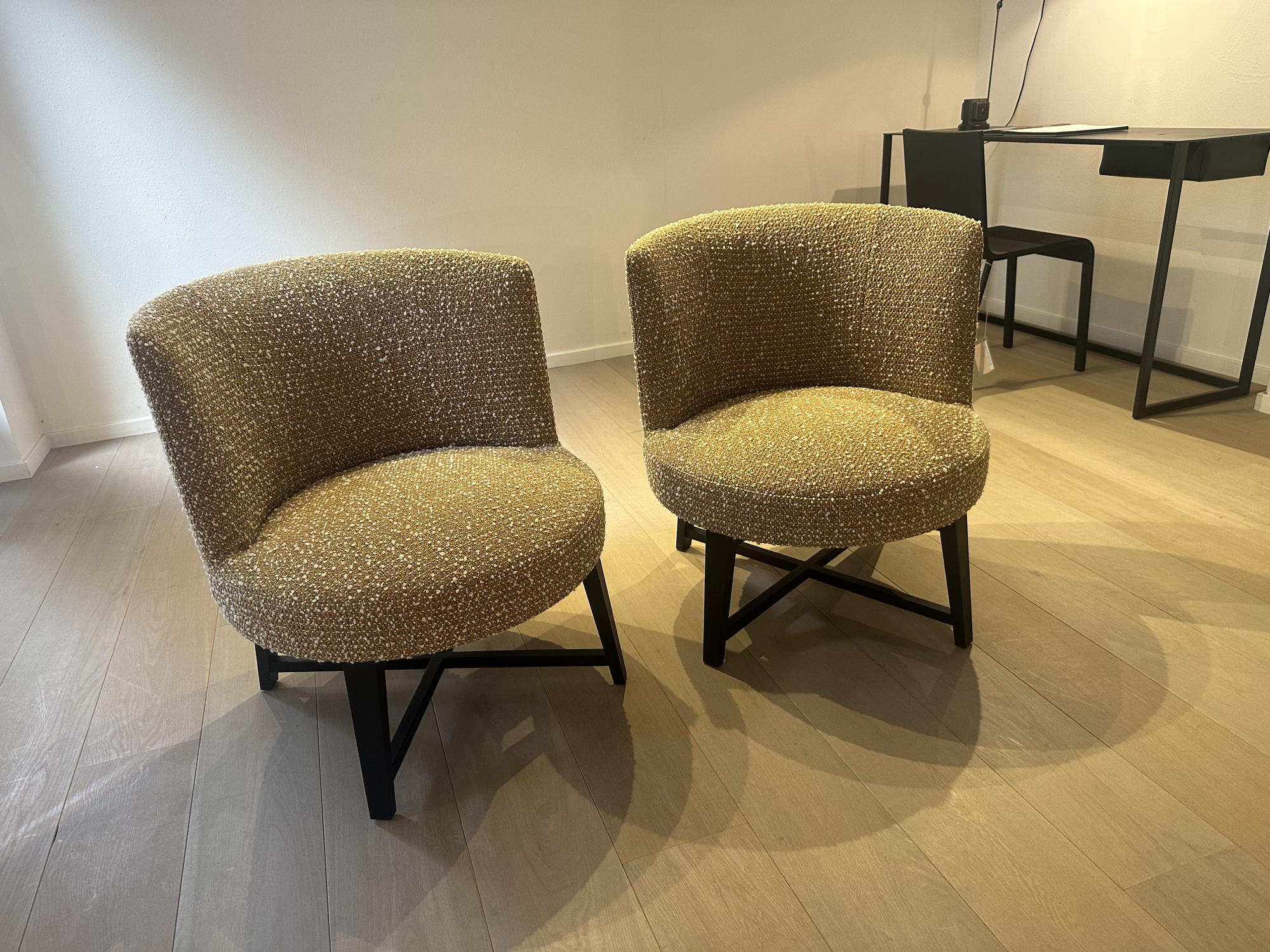 Flexform- 2 x bijzetzetel Hera in stof oker/beige