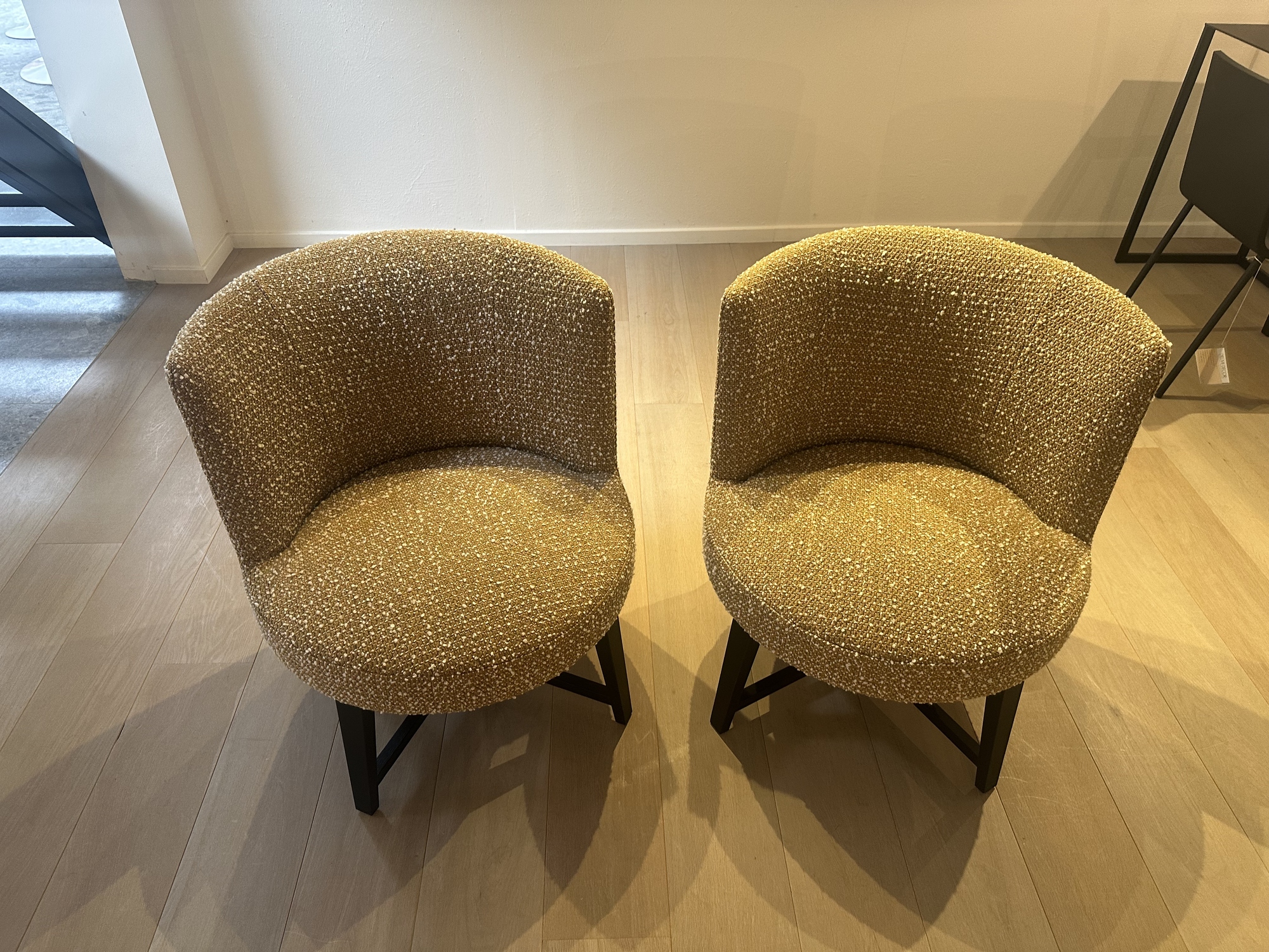 Flexform- 2 x bijzetzetel Hera in stof oker/beige