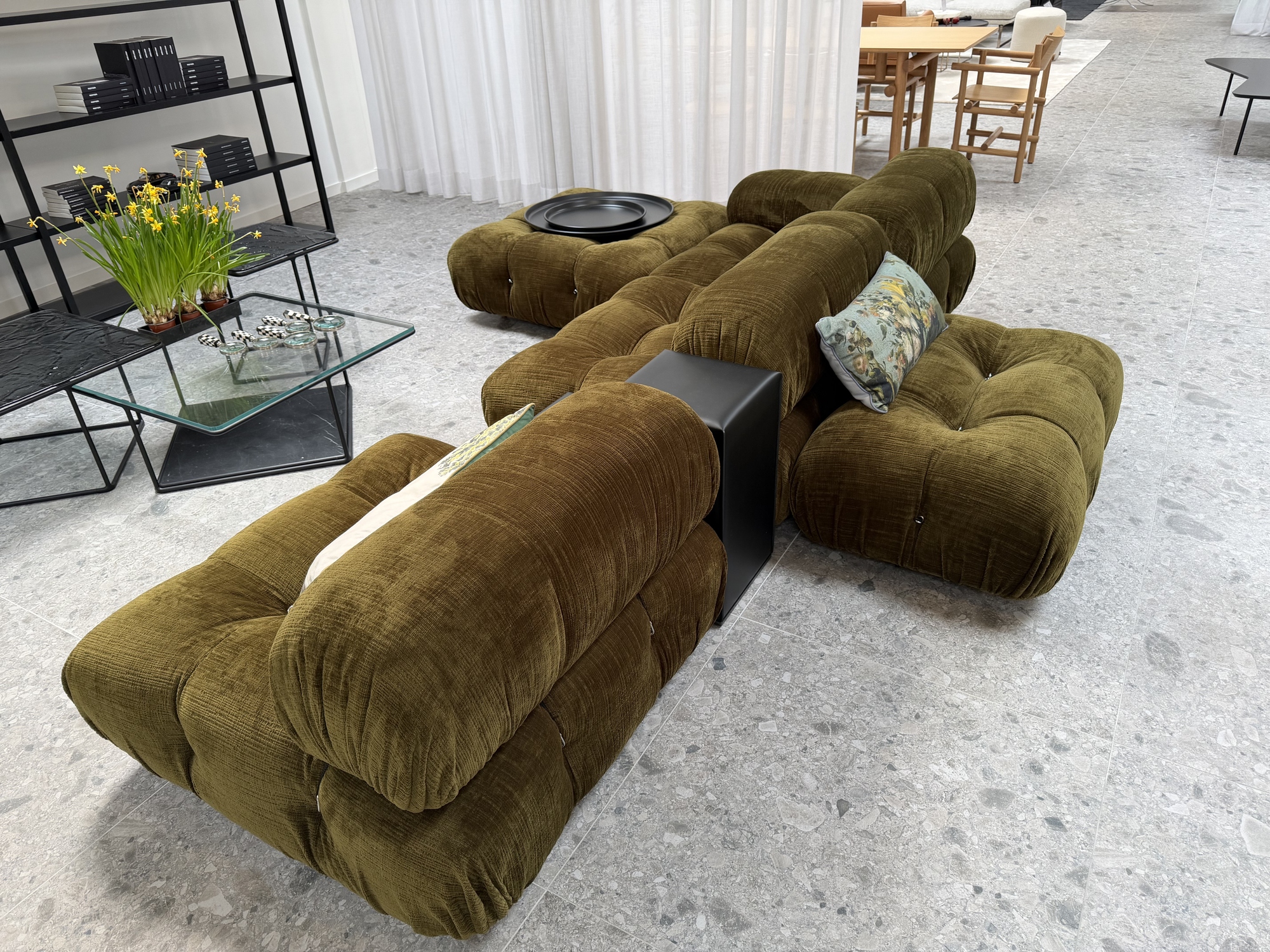 B&B Italia - zitgroep Camaleonda in stof olijfgroen, ontwerp Mario Bellini