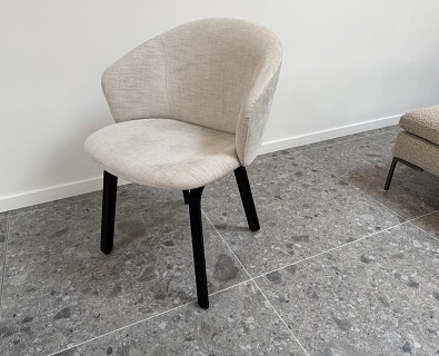 Arco-Close armstoel met houten poten -70%