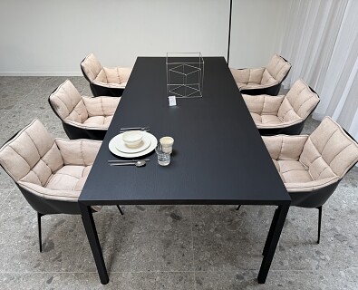 B&B Italia: 6 draaibare armstoelen Husk met rechthoekige tafel Slim 240x105cm -50%