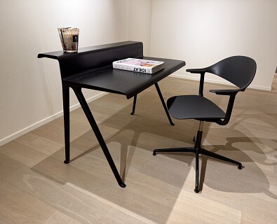 Vitra-bureau Courier met bureelstoel Mynt -30%