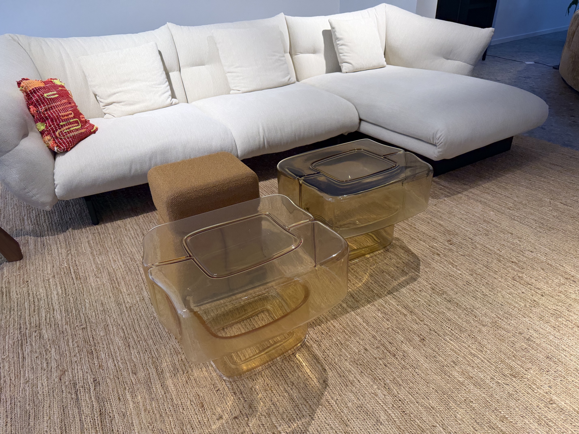 Cassina- 2 salontafels Fluid Joinery in gekleurd geblazen glas