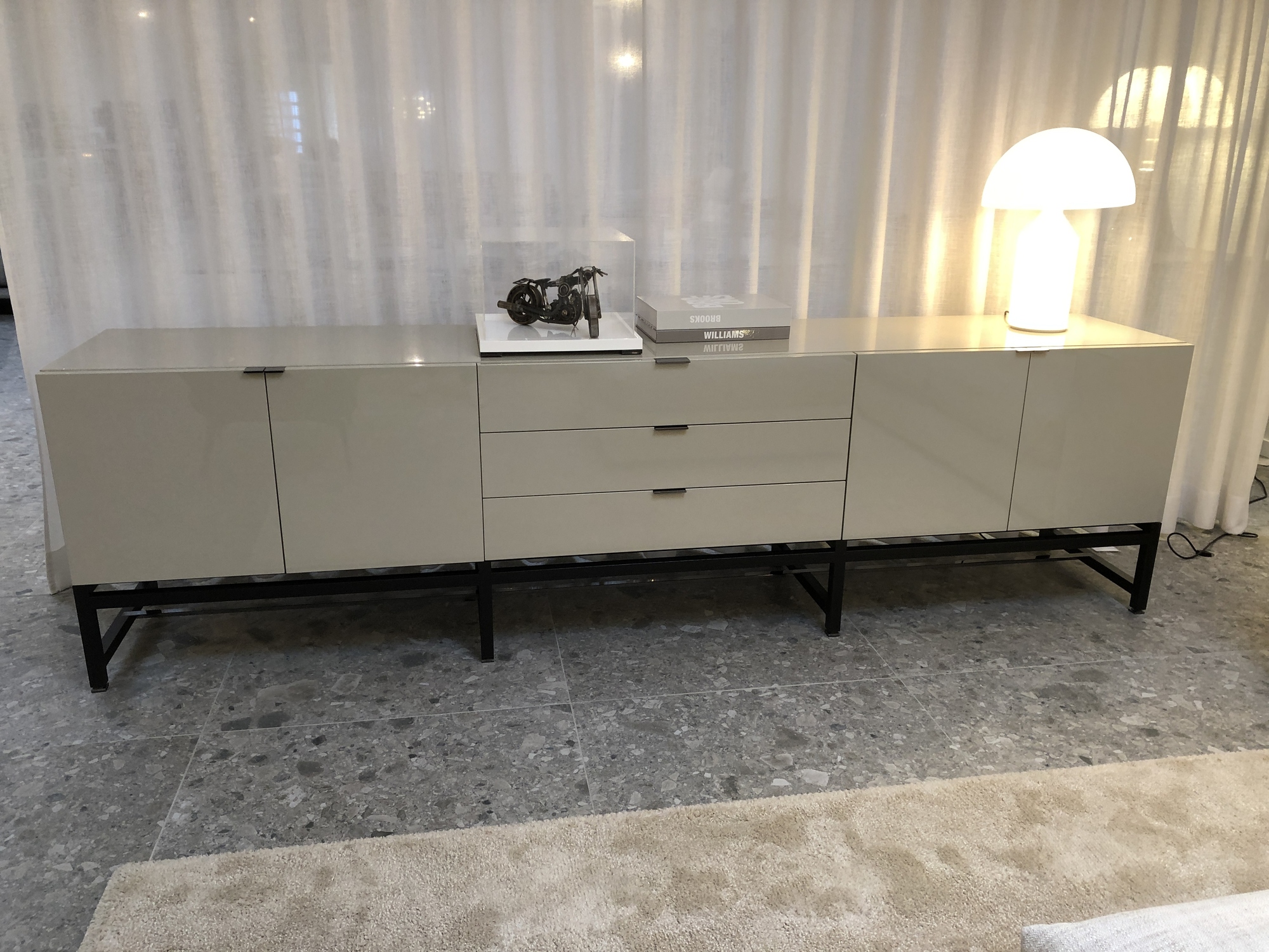 Minotti-dressoir Harvey