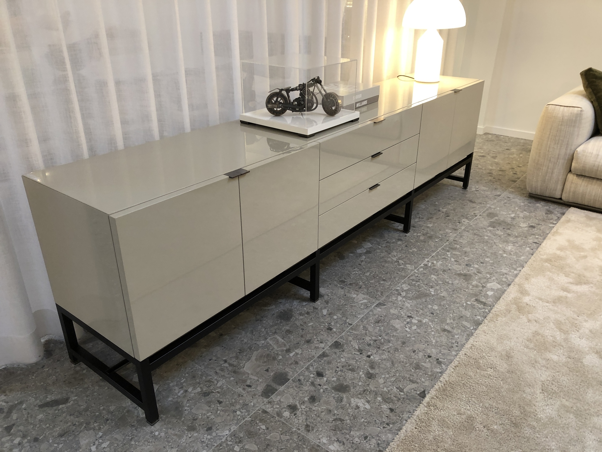 Minotti-dressoir Harvey