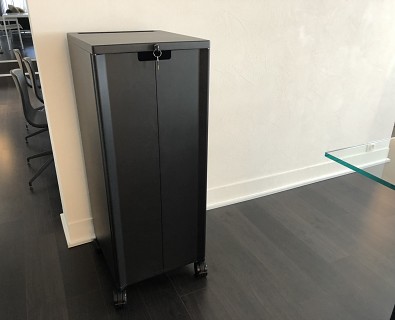 Vitra-Caddy 1,hoog metalen ladenblok zwart met 2 draaideuren -30%