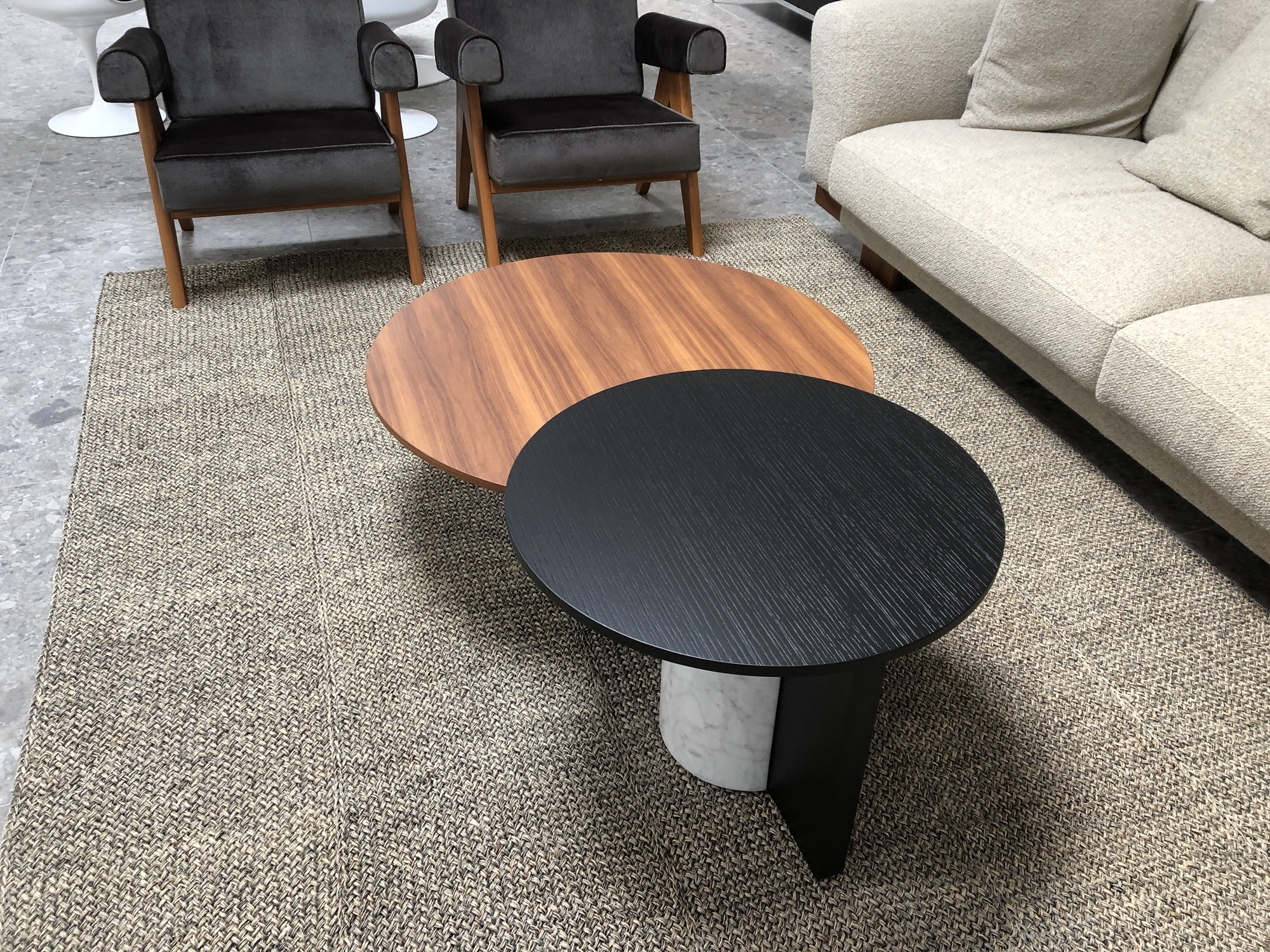Cassina-2 ronde salontafels Sengu