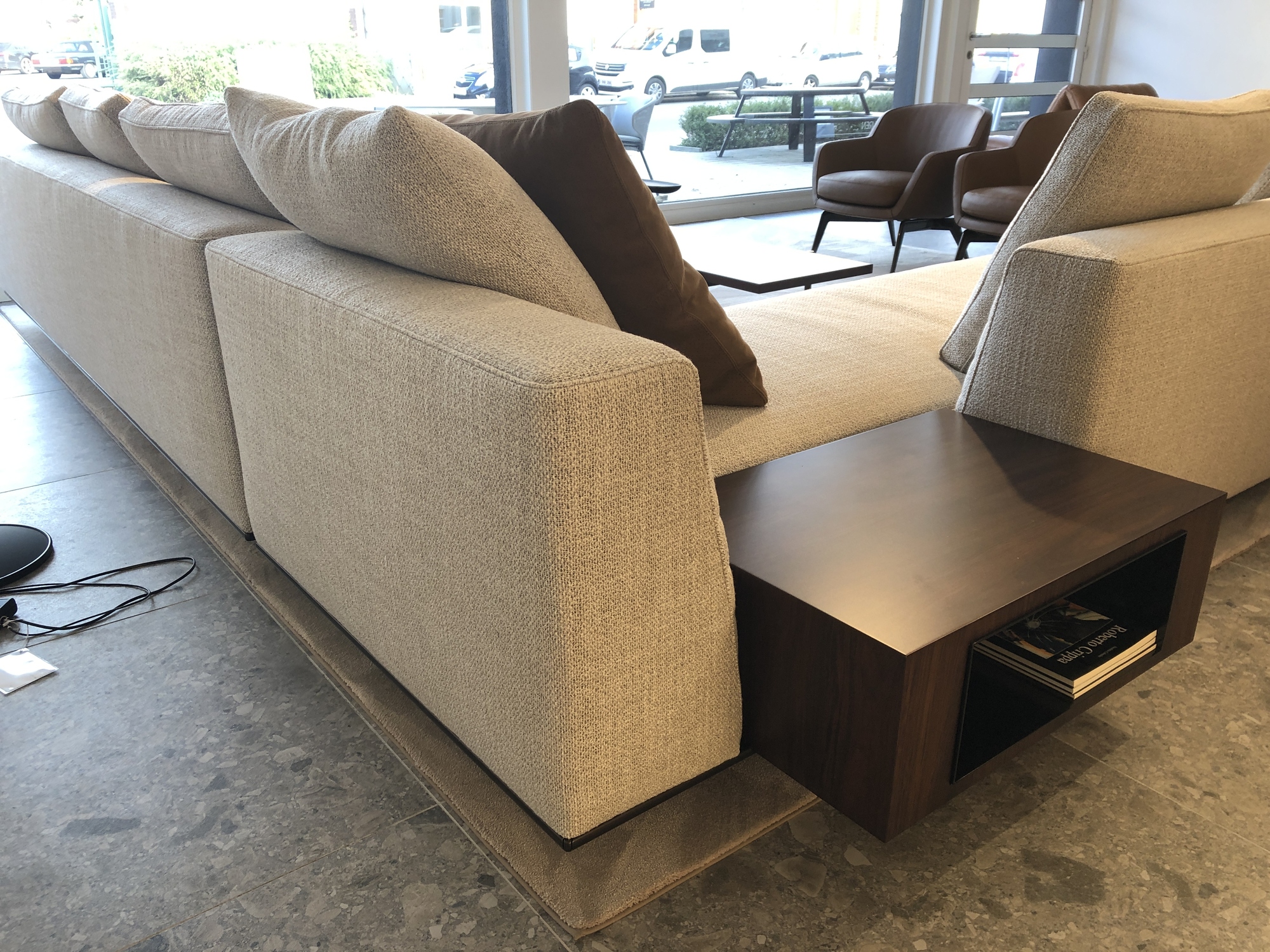 Minotti-hoeksalon Roger, inclusief salontafel en hoektafel in palisander