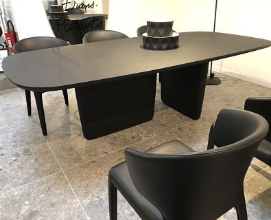 B&B Italia - Tobi Ishi tafel zwart cement