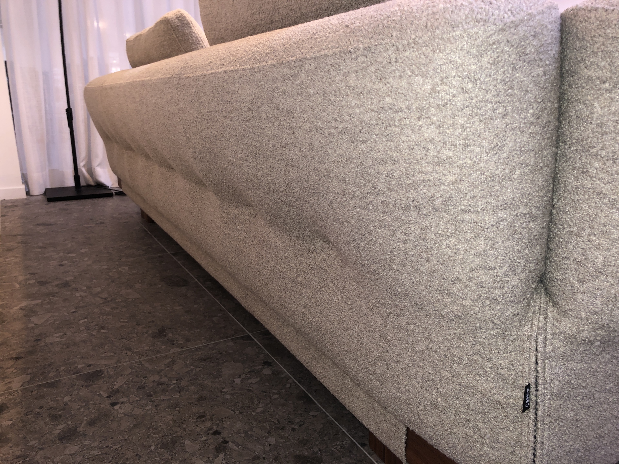 Cassina-3 zit Sengu met 2 ronde salontafels Sengu