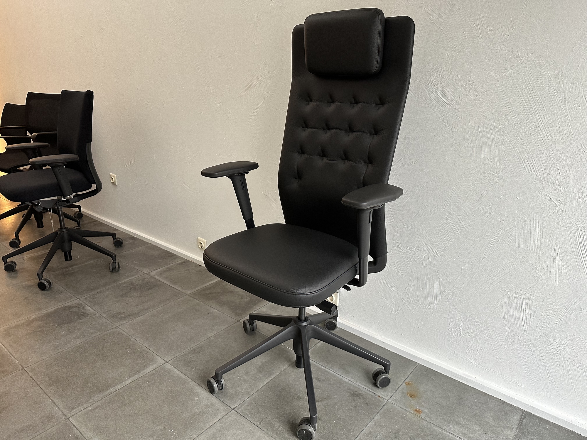 Vitra-bureelstoel ID Trim zwart leder