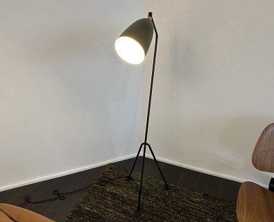 Gubi-floor lamp Grasshoppa black -50%