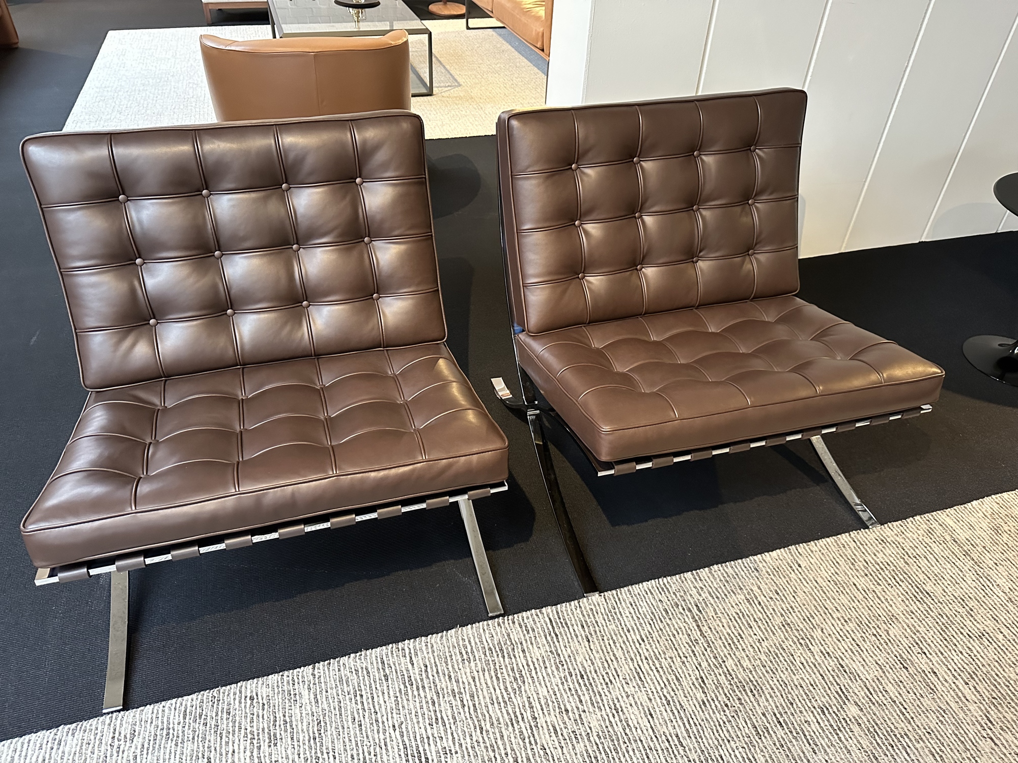 Knoll-2 x Barcelona chair Mies van der Rohe