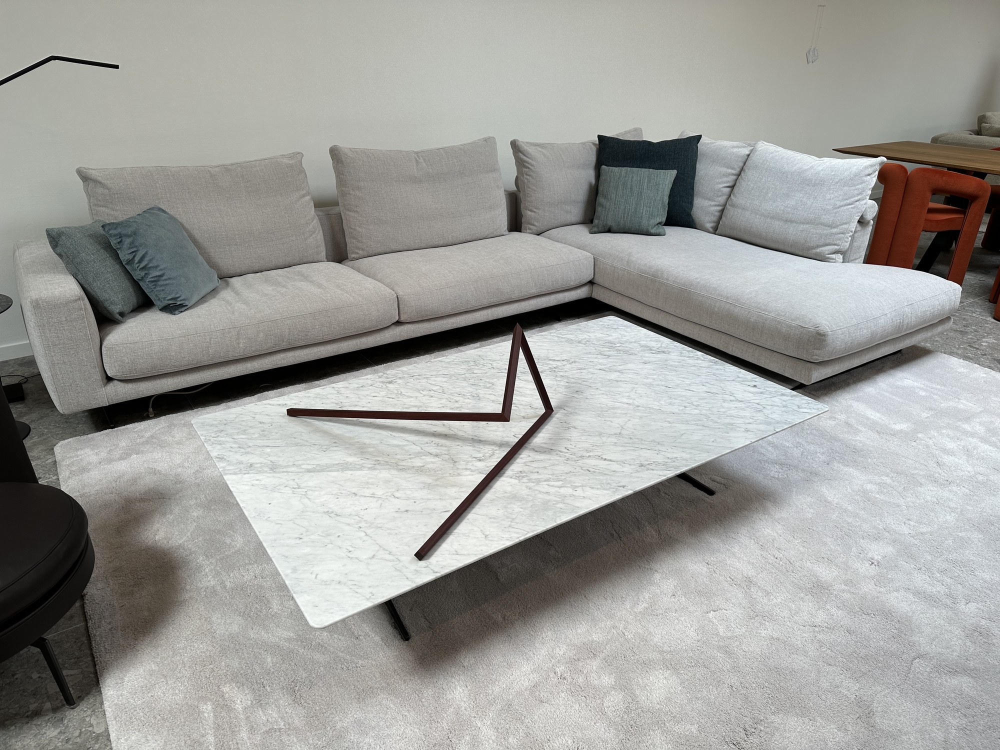 Flexform-salon Campiello met marmer salontafel Fly