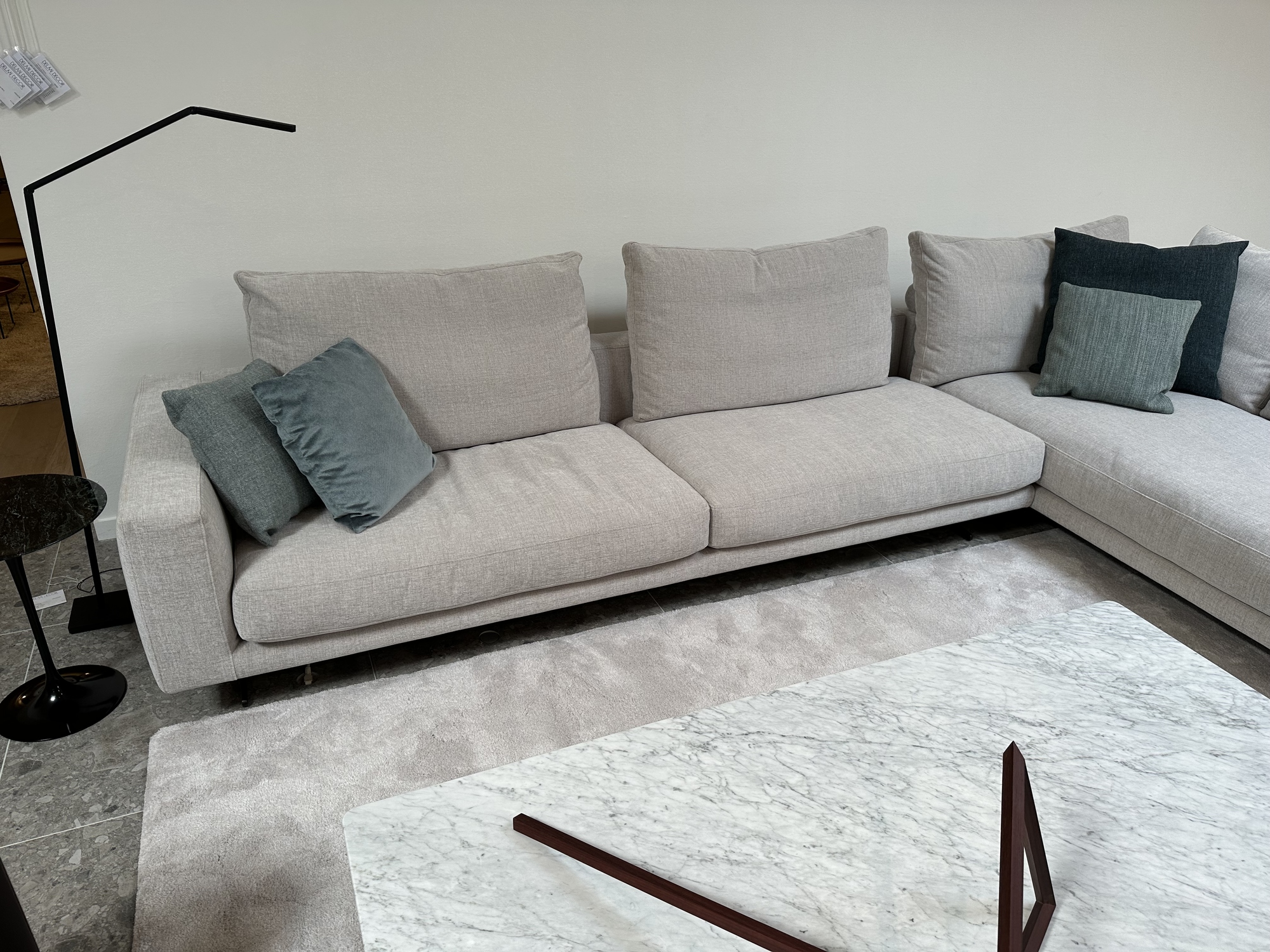 Flexform-salon Campiello met marmer salontafel Fly