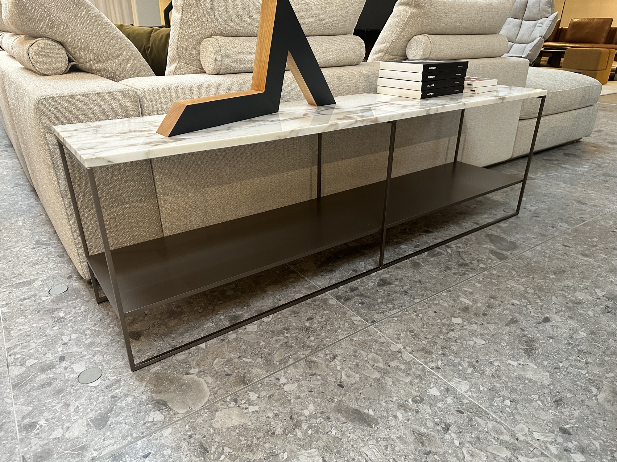 Minotti- Calder lage consoletafel Calacatta marmer
