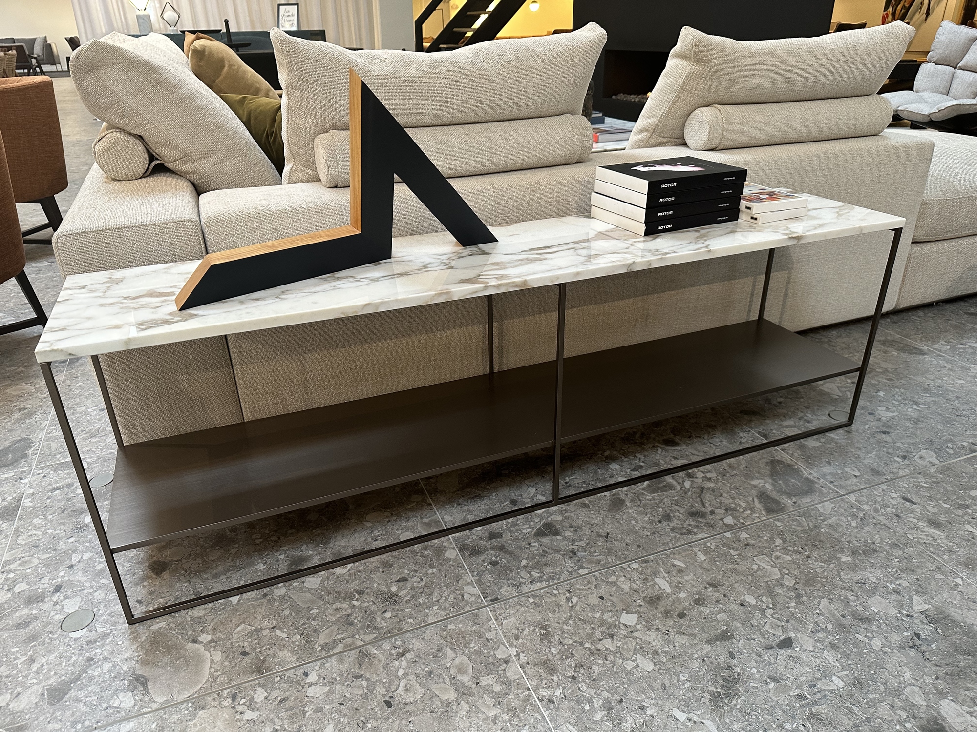 Minotti- Calder lage consoletafel Calacatta marmer