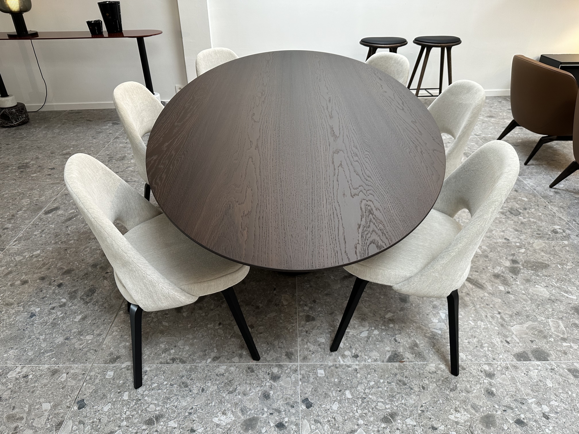 Emmemobili-ovalen tafel Ufo met buffetkast Gala in gerookte eik