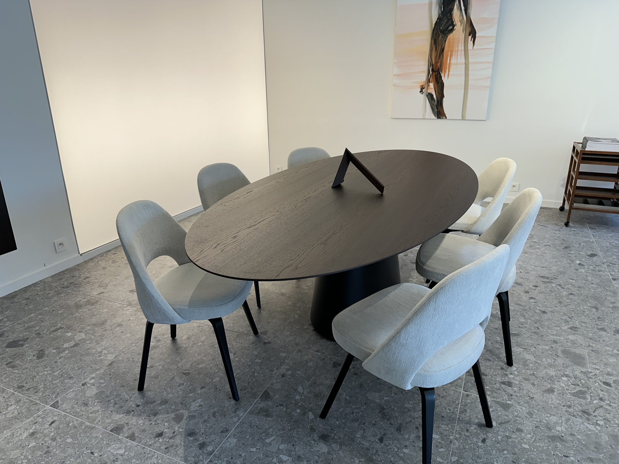 Emmemobili-ovalen tafel Ufo met buffetkast Gala in gerookte eik