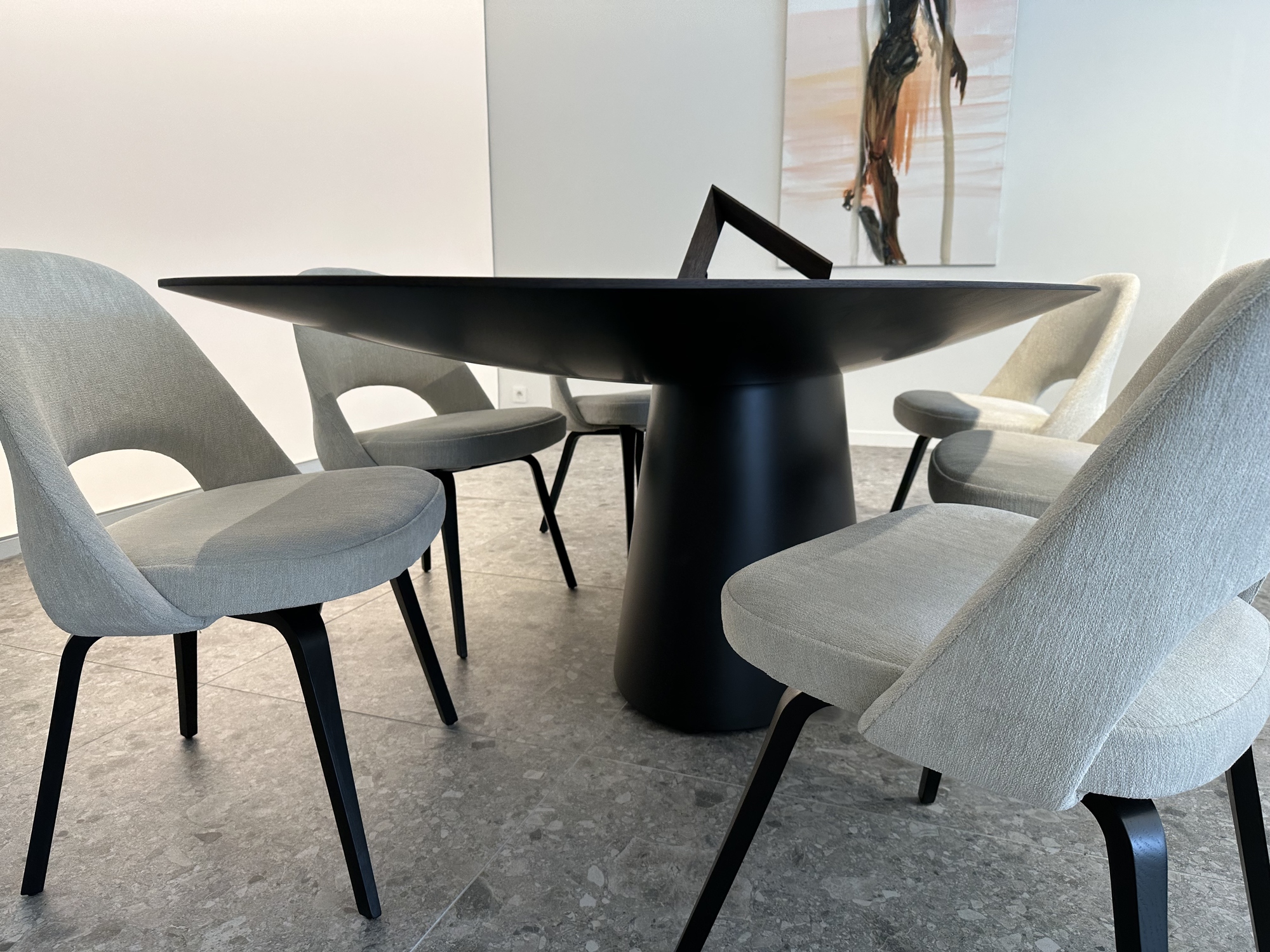 Emmemobili-ovalen tafel Ufo met buffetkast Gala in gerookte eik