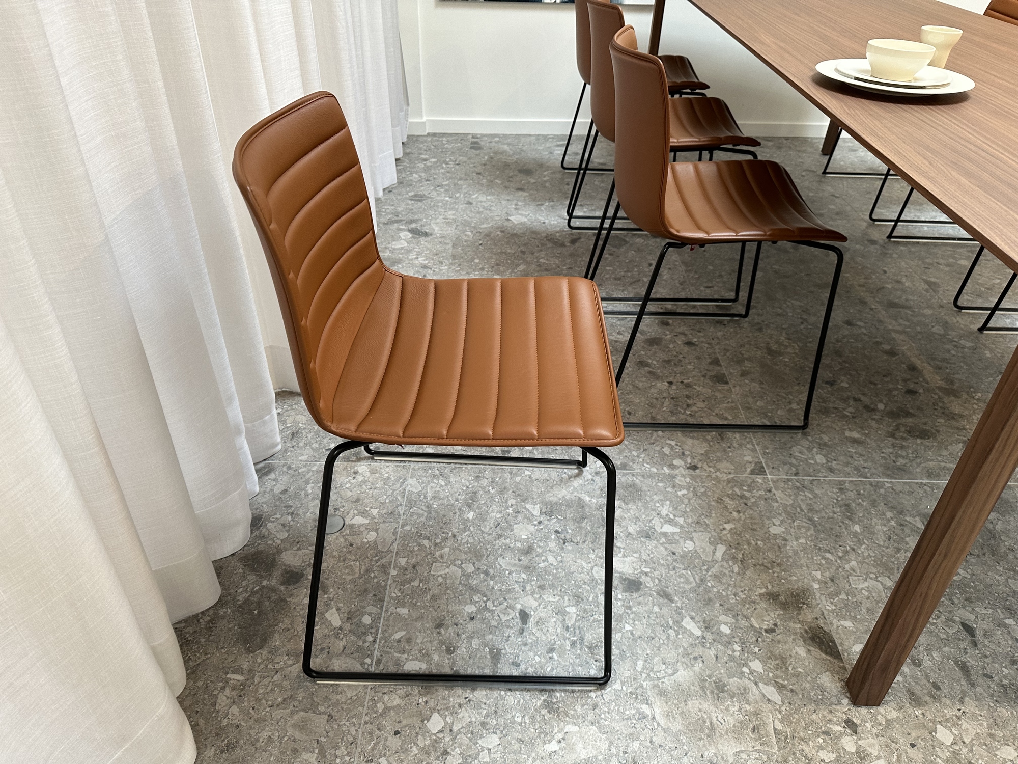 Arper- 8 x stoel Catifa 46 leer cognac