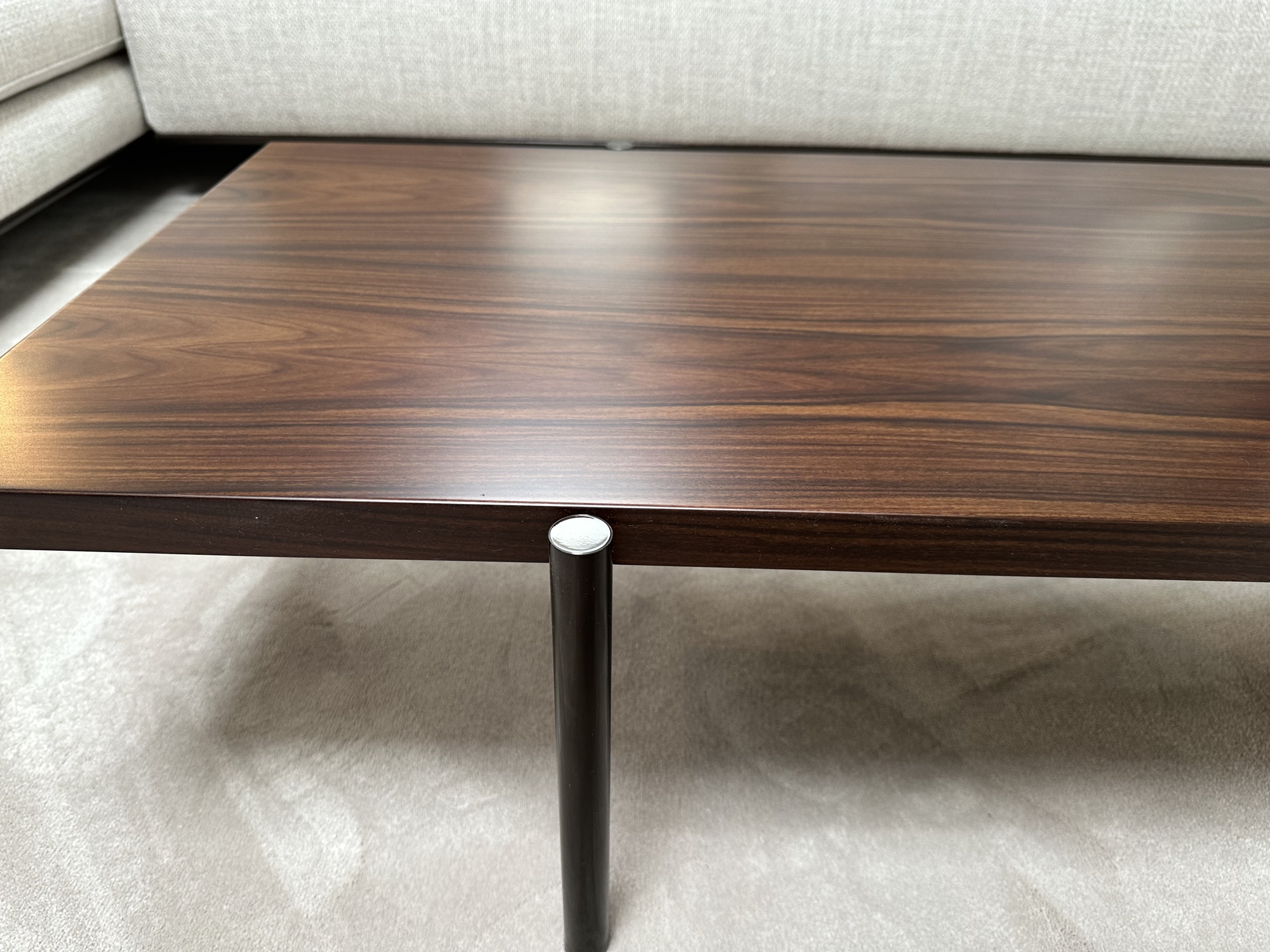 Minotti-hoeksalon Roger, inclusief salontafel en hoektafel in palisander