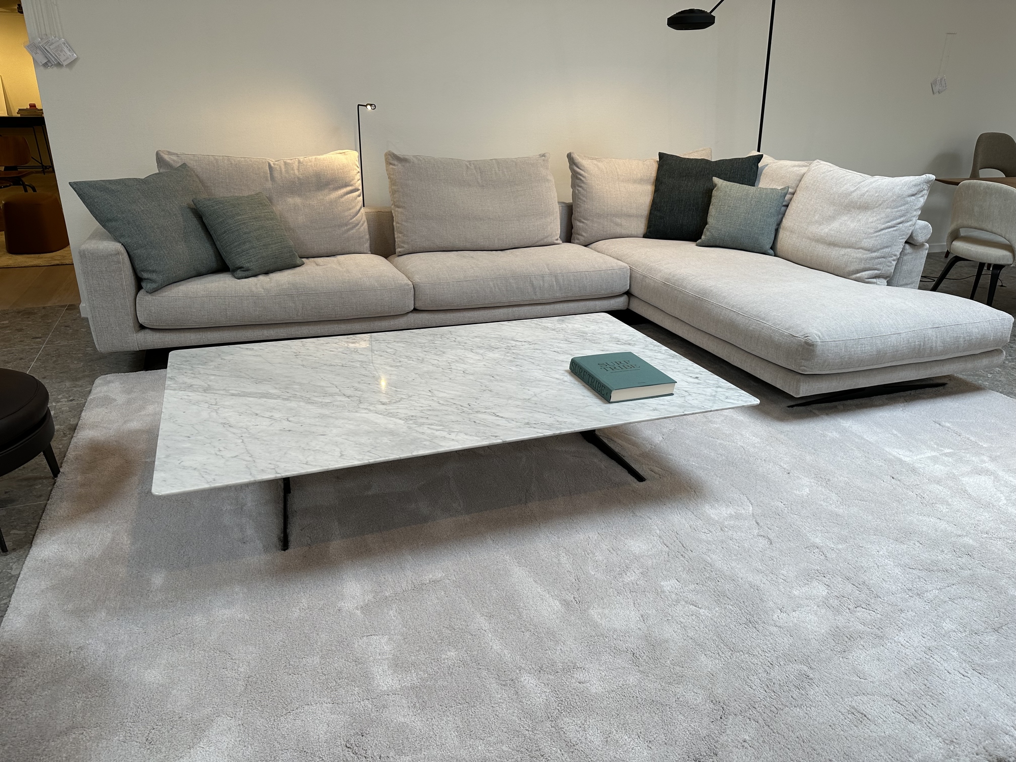 Flexform-salon Campiello met marmer salontafel Fly