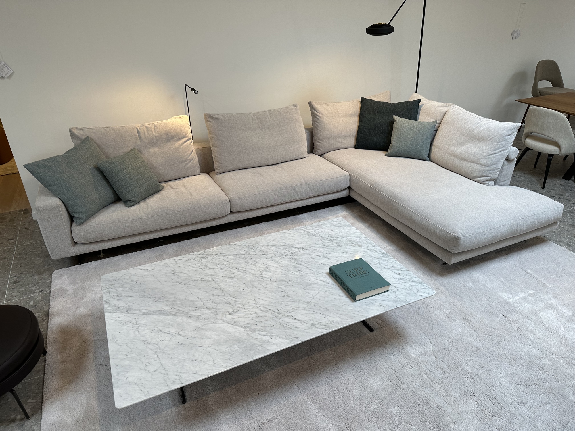 Flexform-salon Campiello met marmer salontafel Fly