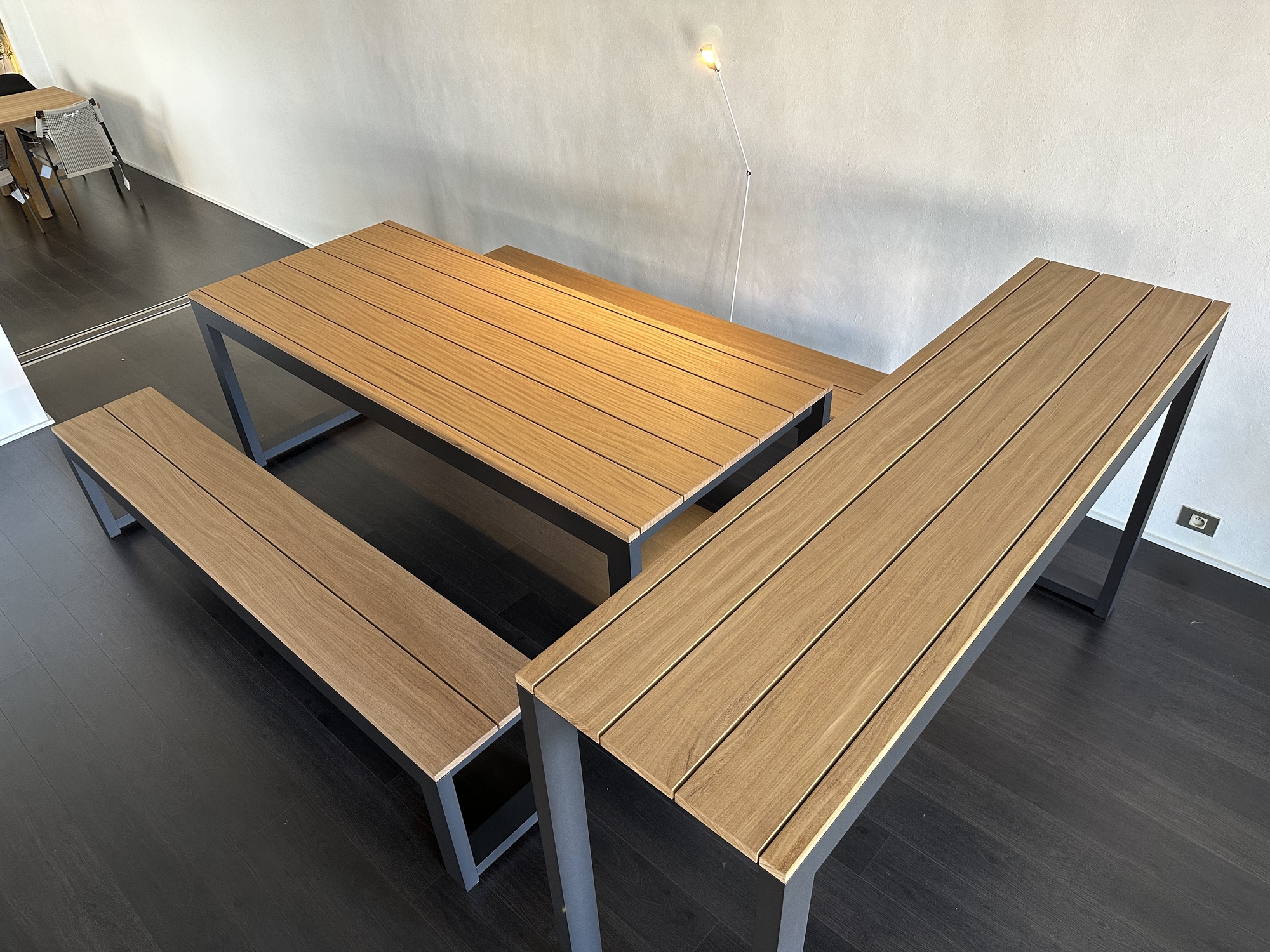 Outdoor-Bastalpe tafel met 2 zitbanken- bartafel met 4 barkrukken