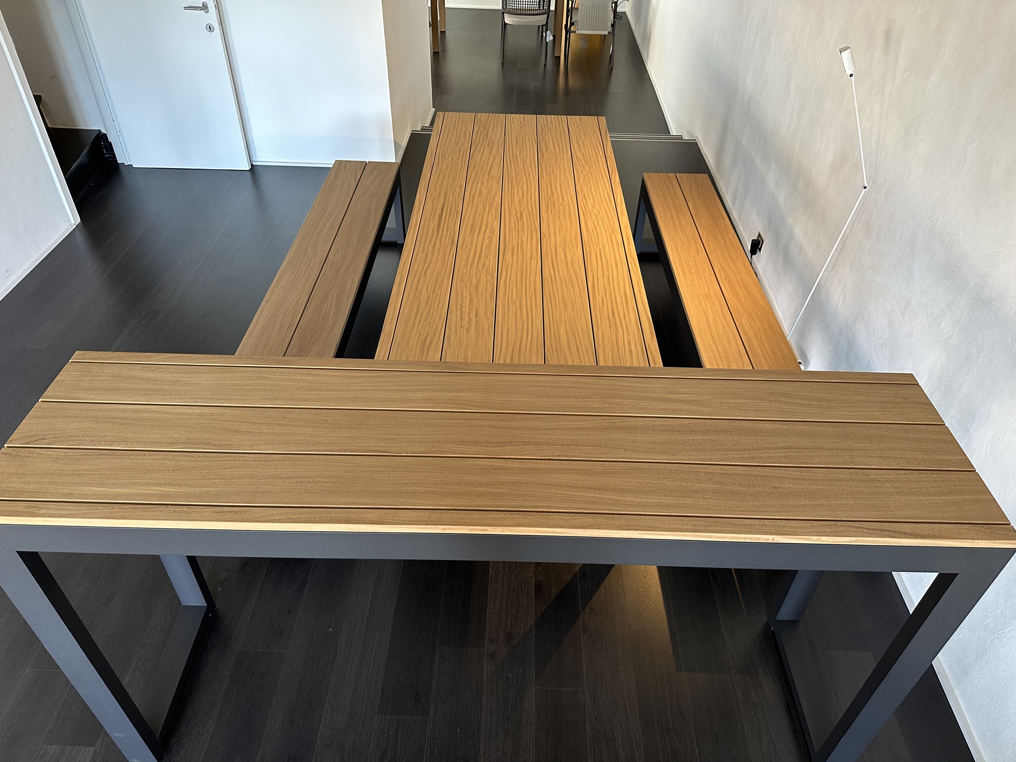 Outdoor-Bastalpe tafel met 2 zitbanken- bartafel met 4 barkrukken