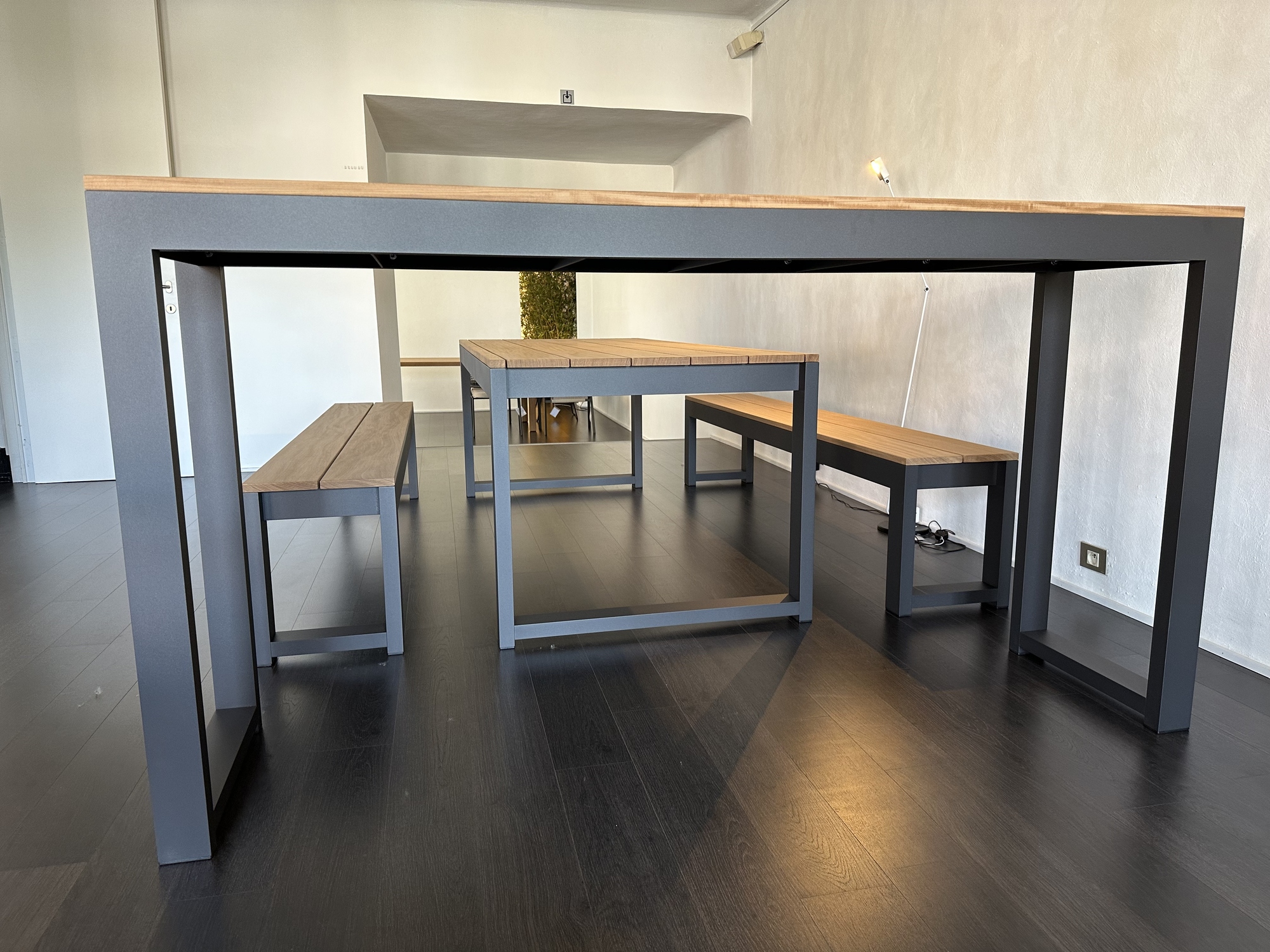Outdoor-Bastalpe tafel met 2 zitbanken- bartafel met 4 barkrukken