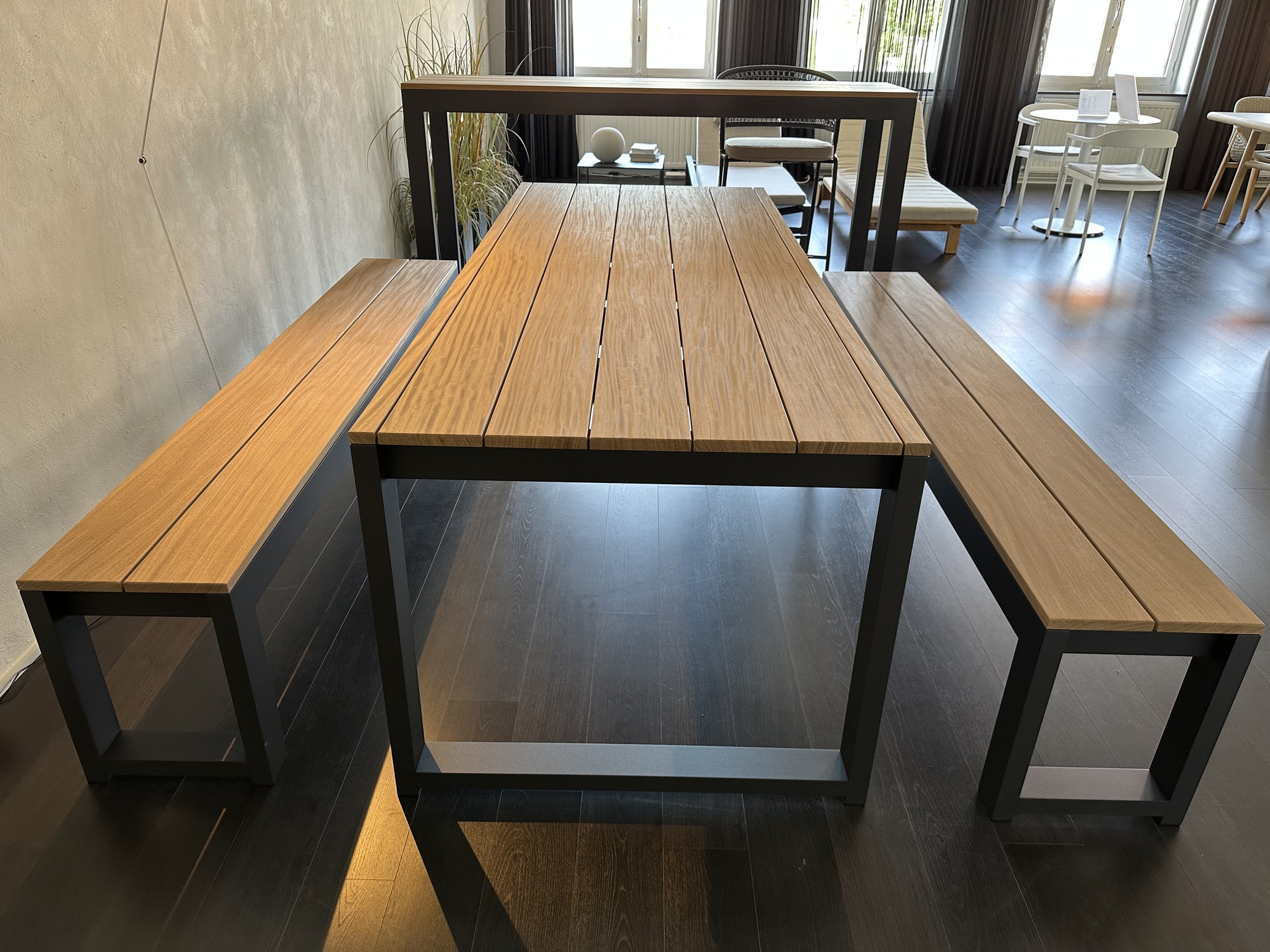 Outdoor-Bastalpe tafel met 2 zitbanken- bartafel met 4 barkrukken