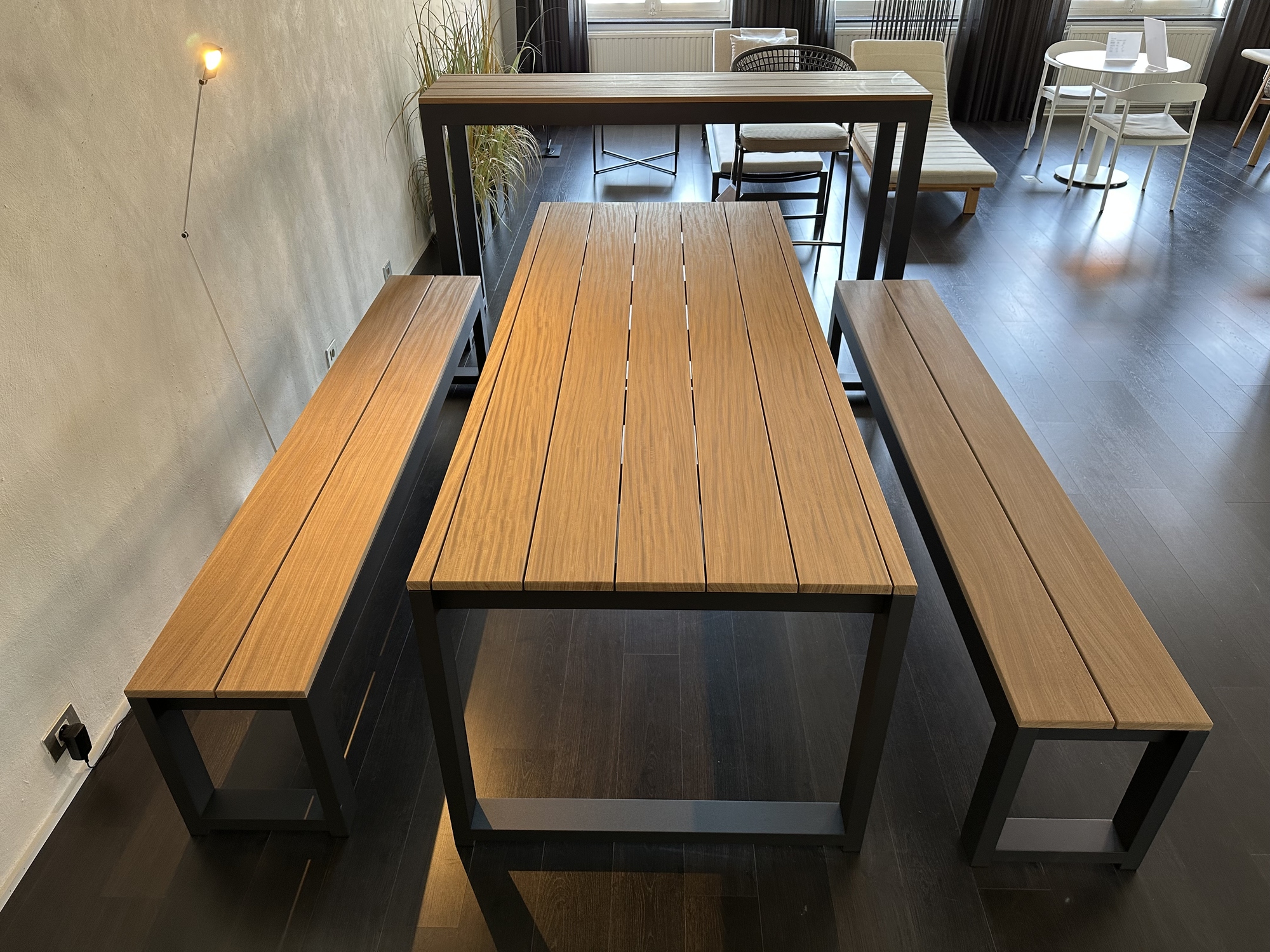 Outdoor-Bastalpe tafel met 2 zitbanken- bartafel met 4 barkrukken