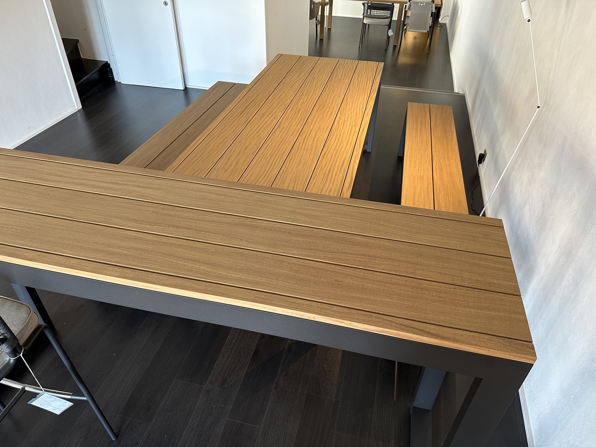 Outdoor-Bastalpe tafel met 2 zitbanken- bartafel met 4 barkrukken
