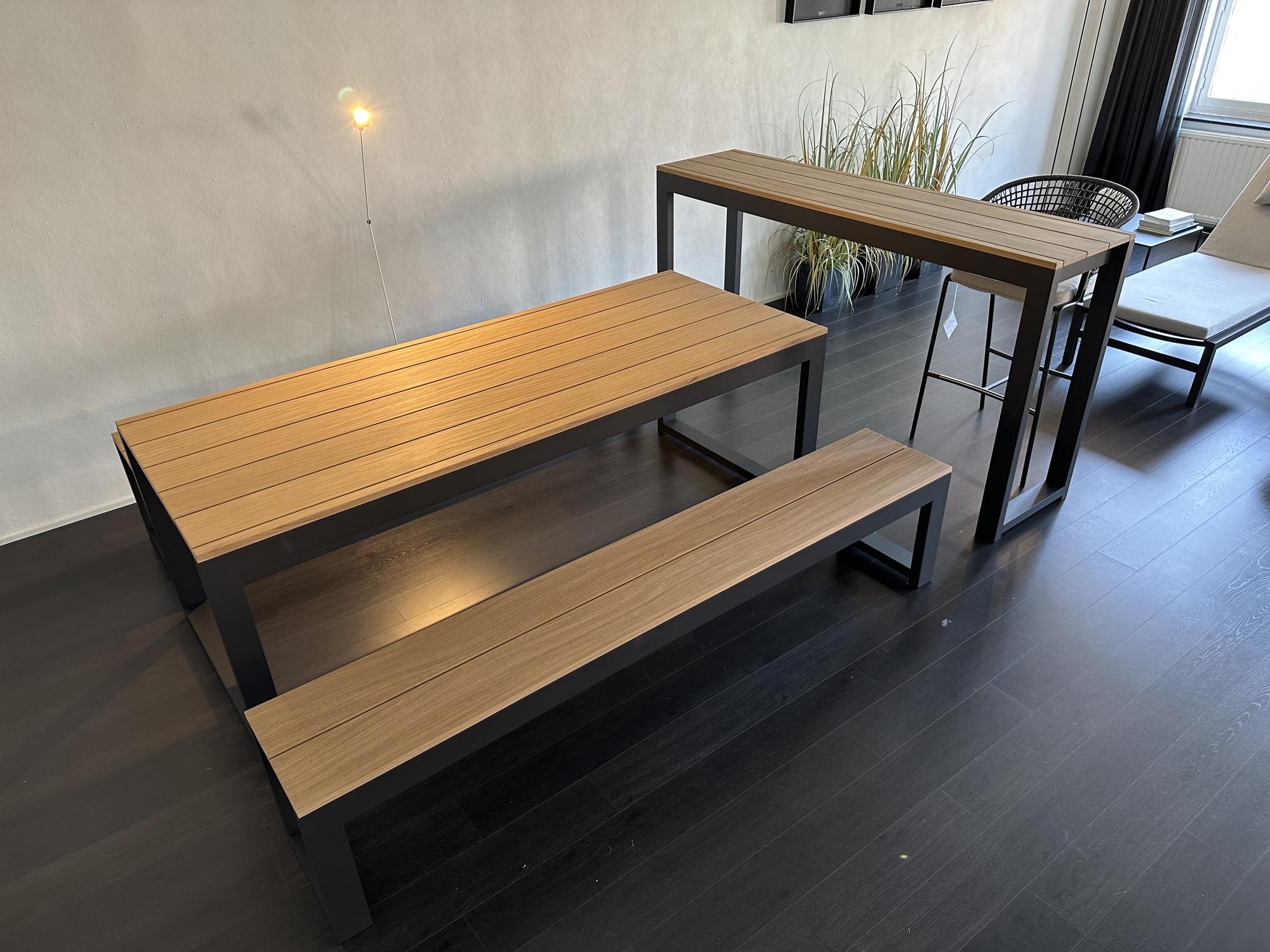 Outdoor-Bastalpe tafel met 2 zitbanken- bartafel met 4 barkrukken